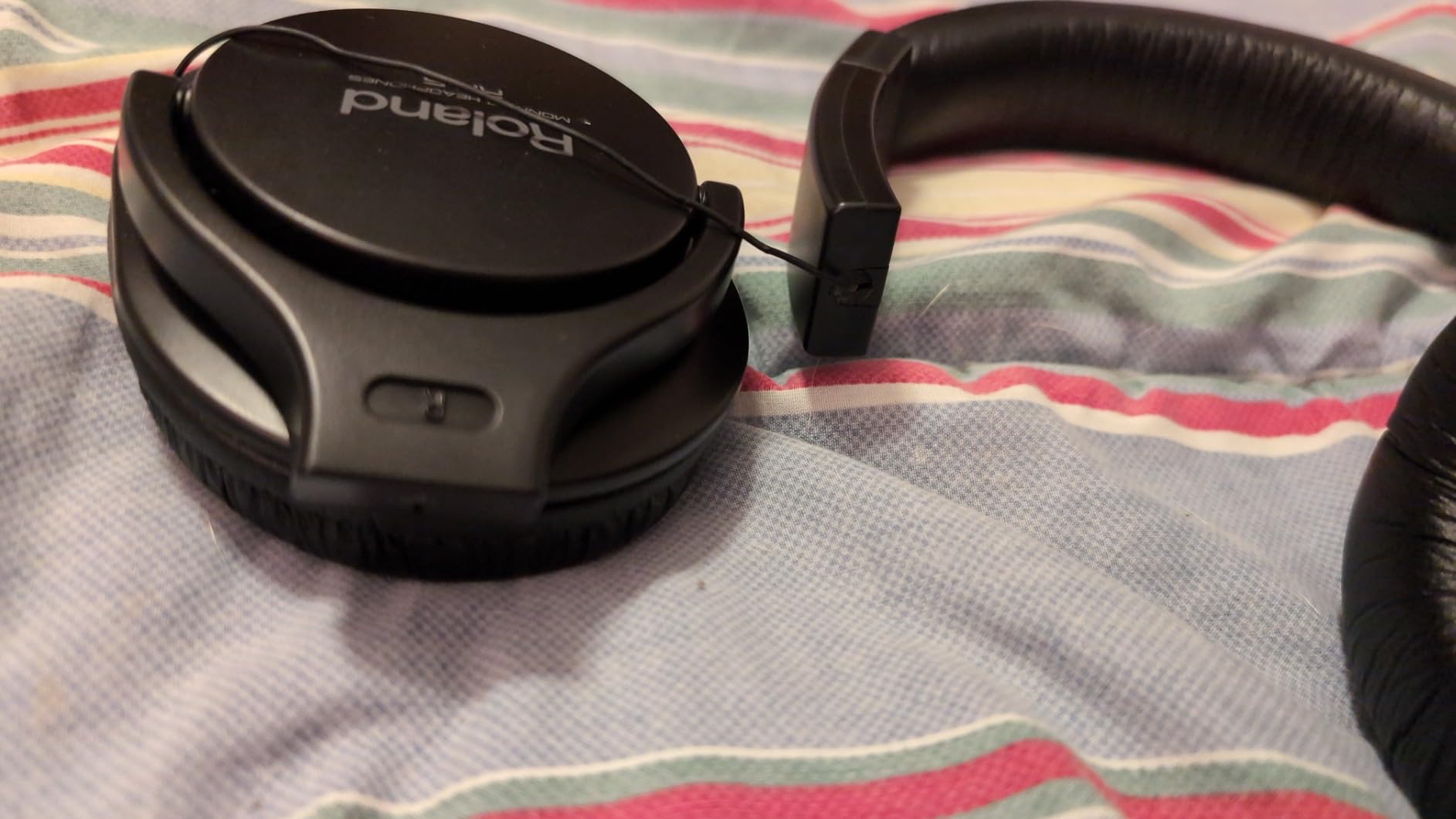 Roland RH-5 | Over-Ear, Closed-Back Monitor Headphones Performance | for Everyday Music Making & Audio Playback | Balanced Tone | Comfortable & Lightweight | Conversion Plug Included - Customer Photo 1