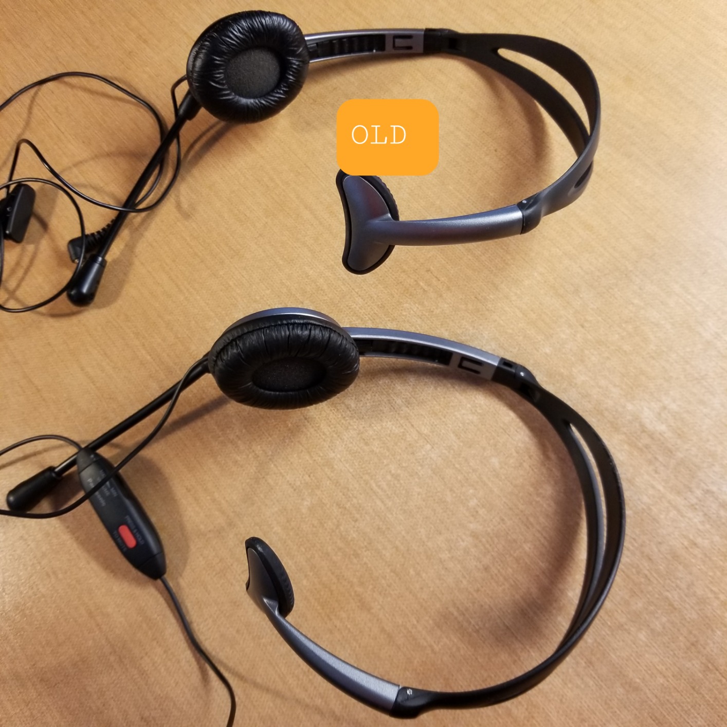 Panasonic Comfort Fit Headset for TCA Series Cordless Landline Phones, Foldable Headset with Flexible Noise-Cancelling Microphone and Volume Control, 2.5 mm Plug, Grey/Silver KX-TCA430 - Customer Photo 2