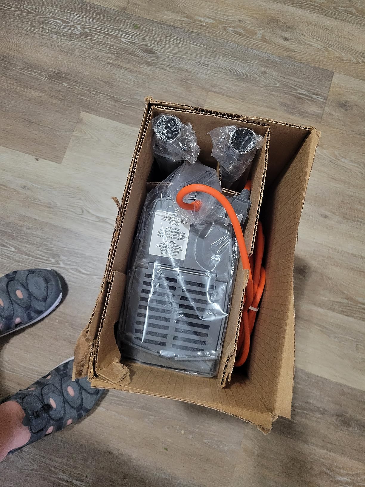 Hoover Commercial PORTAPOWER Lightweight Canister Vacuum Cleaner with Attachments, Portable Carriable Handheld Small Professional Grade Bagged, 8 Pounds, CH30000, Black - Customer Photo 2