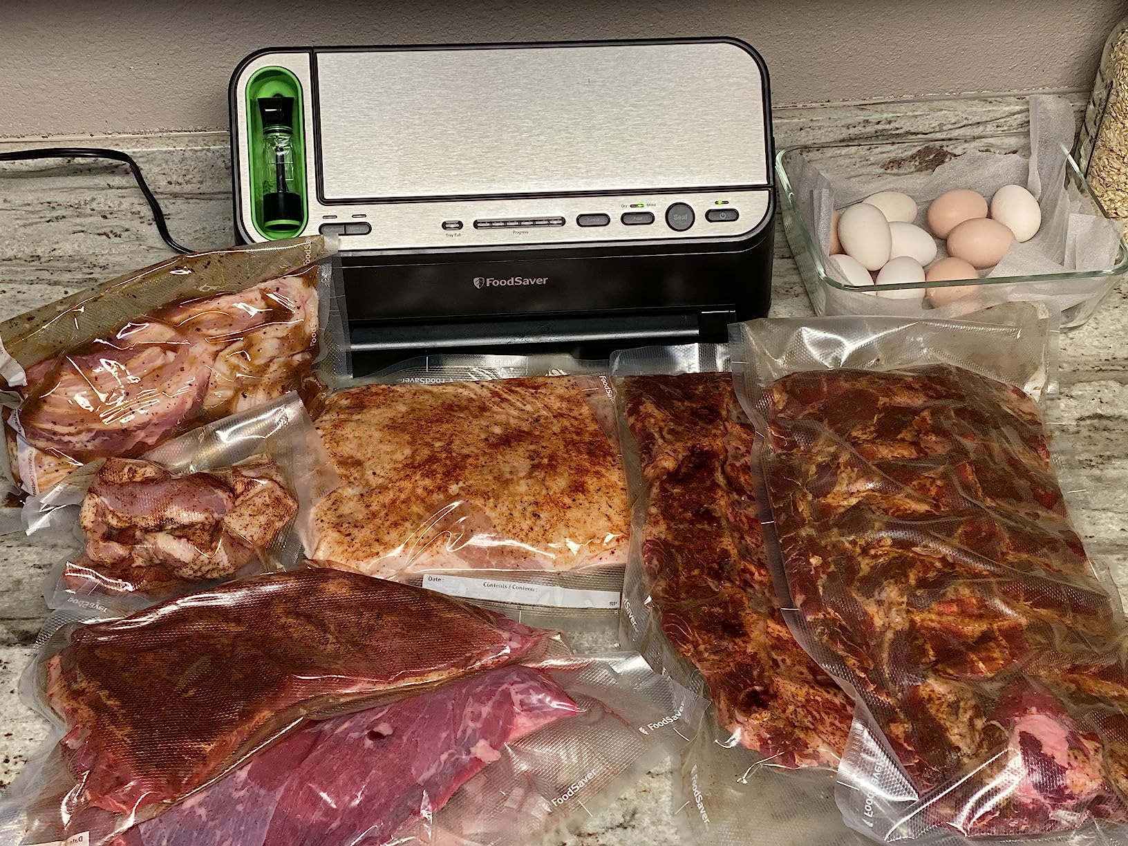 FoodSaver V4400 2-in-1 Vacuum Sealer Machine with Automatic Vacuum Sealer Bag Detection and Starter Kit Customer Review FoodSaver V4400 2-in-1 Vacuum Sealer Machine with Automatic Vacuum Sealer Bag Detection and Starter Kit - Customer Photo 1