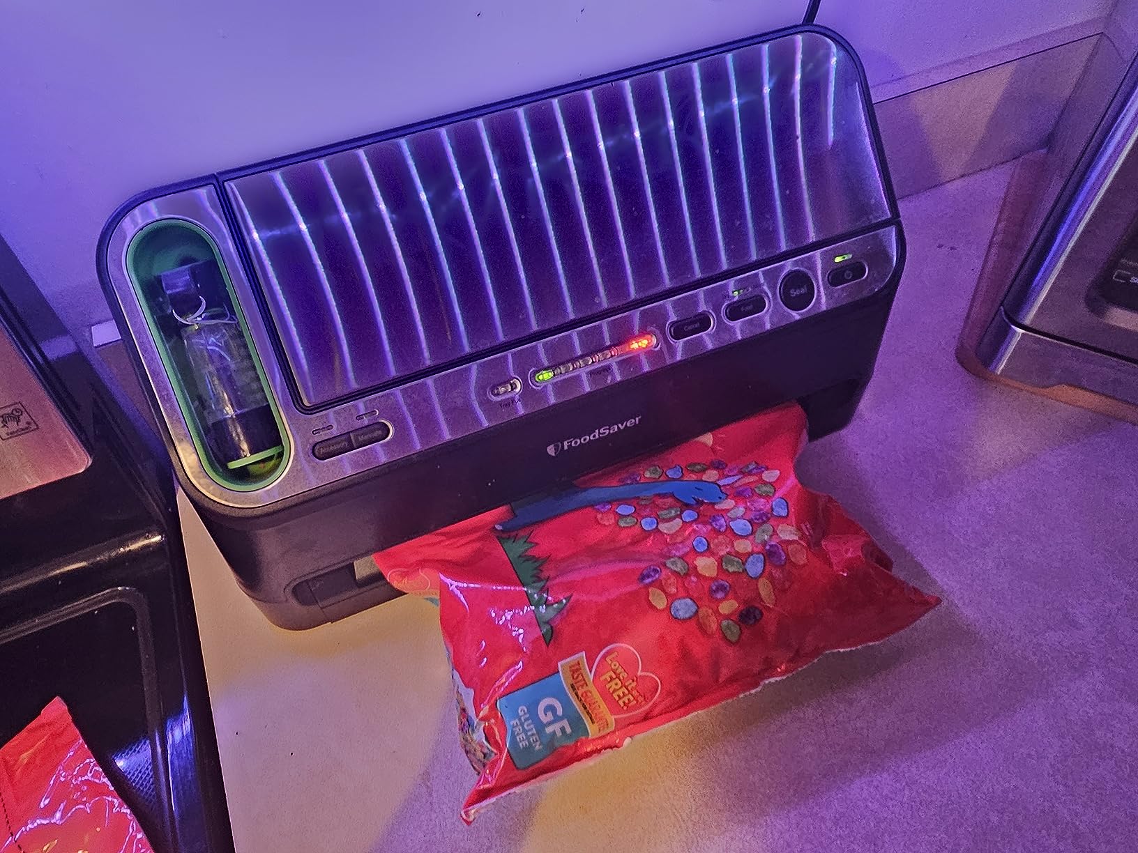 FoodSaver V4400 2-in-1 Vacuum Sealer Machine with Automatic Vacuum Sealer Bag Detection and Starter Kit - Customer Photo 3