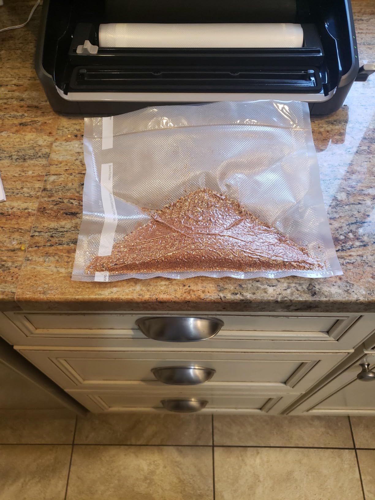 FoodSaver Vacuum Sealer Machine, Automatic Bag Detection, Sous Vide Friendly, with sealer bags, roll, handheld vacuum sealer, black Customer Review FoodSaver Vacuum Sealer Machine, Automatic Bag Detection, Sous Vide Friendly, with sealer bags, roll, handheld vacuum sealer, black - Customer Photo 2