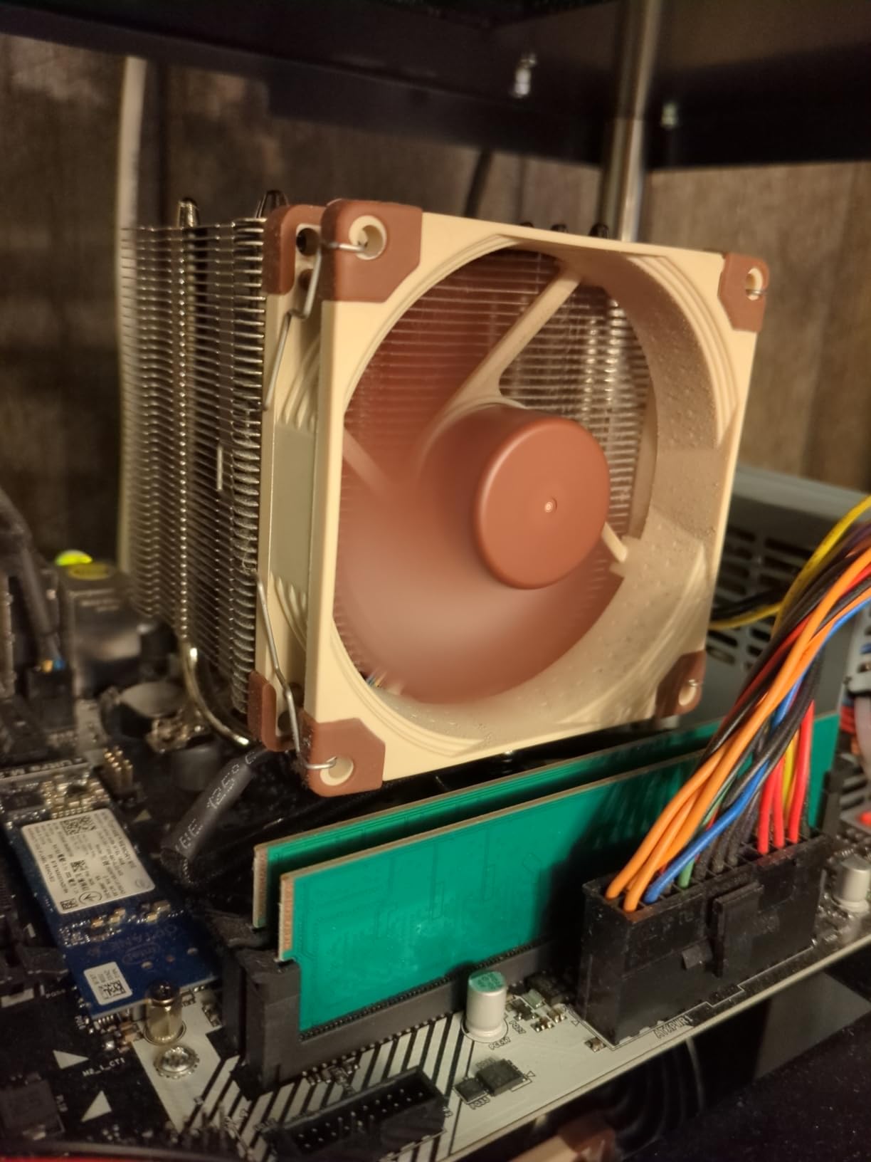 Noctua NH-U9S, Premium CPU Cooler with NF-A9 92mm Fan (Brown) Customer Review Noctua NH-U9S, Premium CPU Cooler with NF-A9 92mm Fan (Brown) - Customer Photo 1