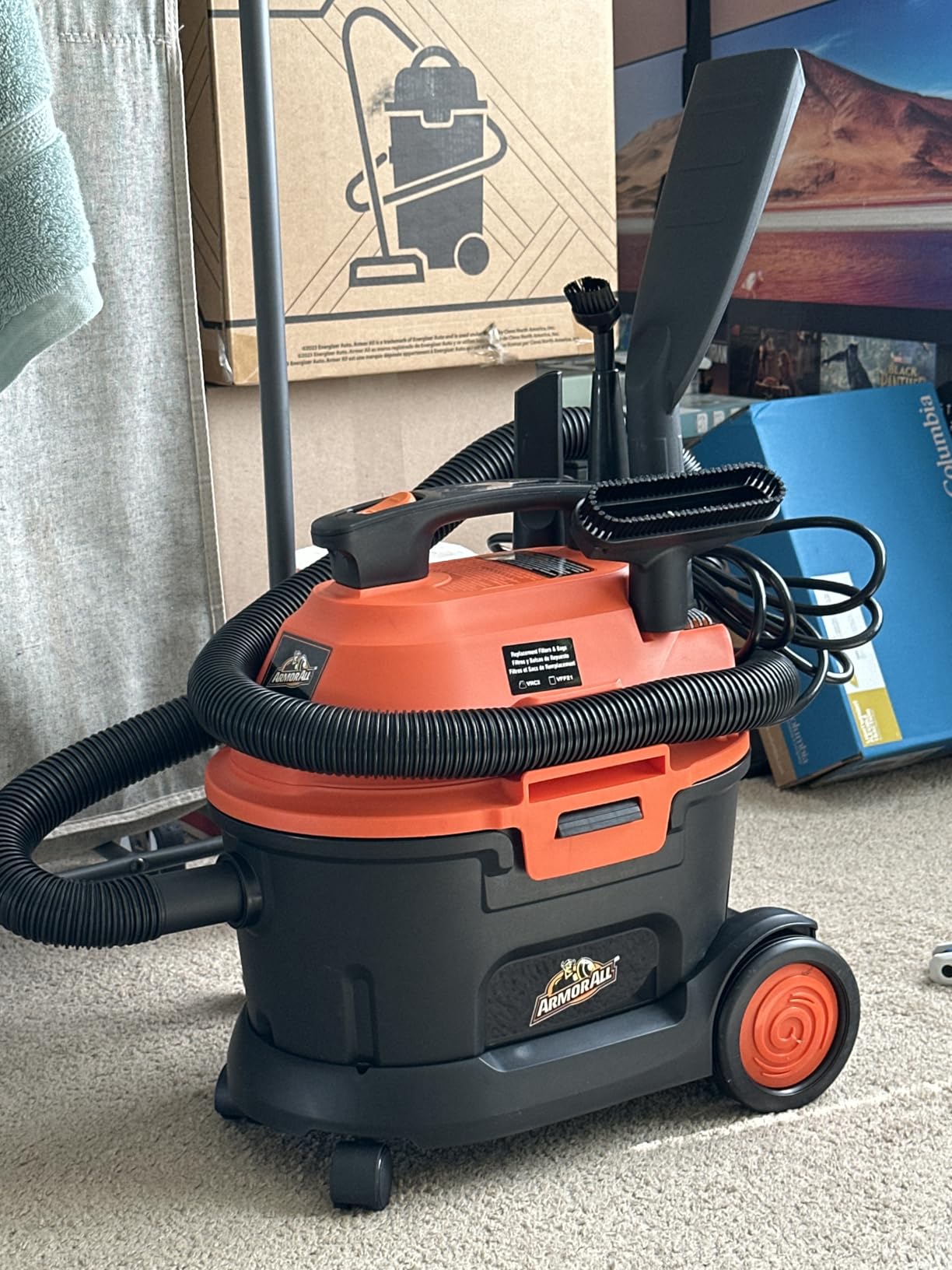 Armor All AA255W Wet/Dry Utility Vac 2.5 Gallon, 2.5-Gallon,120 Volts (AC), Orange/Black Customer Review Armor All AA255W Wet/Dry Utility Vac 2.5 Gallon, 2.5-Gallon,120 Volts (AC), Orange/Black - Customer Photo 1