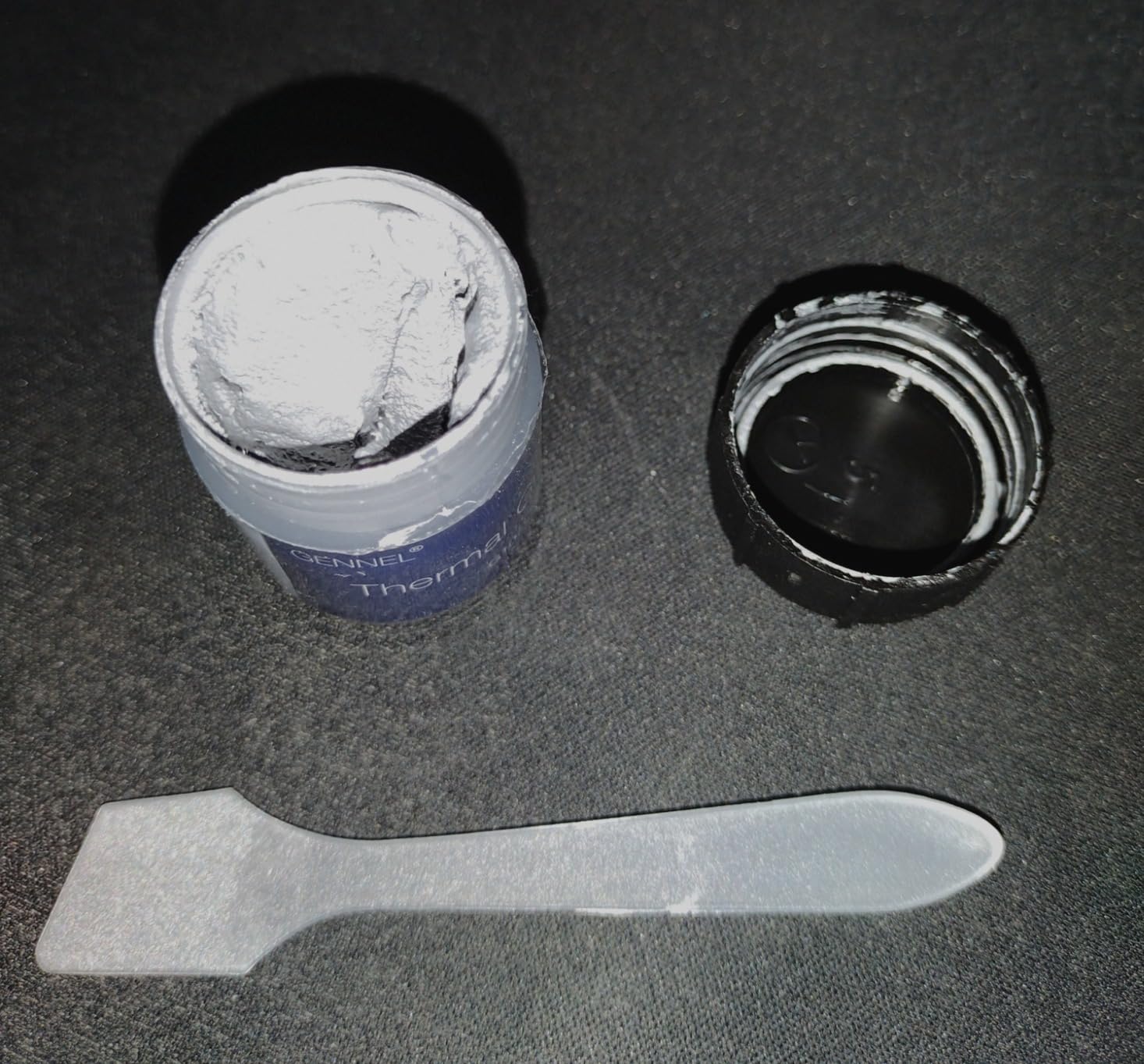 G107 20g Silver Thermal Paste, High Performance Heatsink Paste, Thermal Conductive Grease Compound for CPU GPU Cooler LED IC PS4 Xbox Chipset Customer Review G107 20g Silver Thermal Paste, High Performance Heatsink Paste, Thermal Conductive Grease Compound for CPU GPU Cooler LED IC PS4 Xbox Chipset - Customer Photo 2