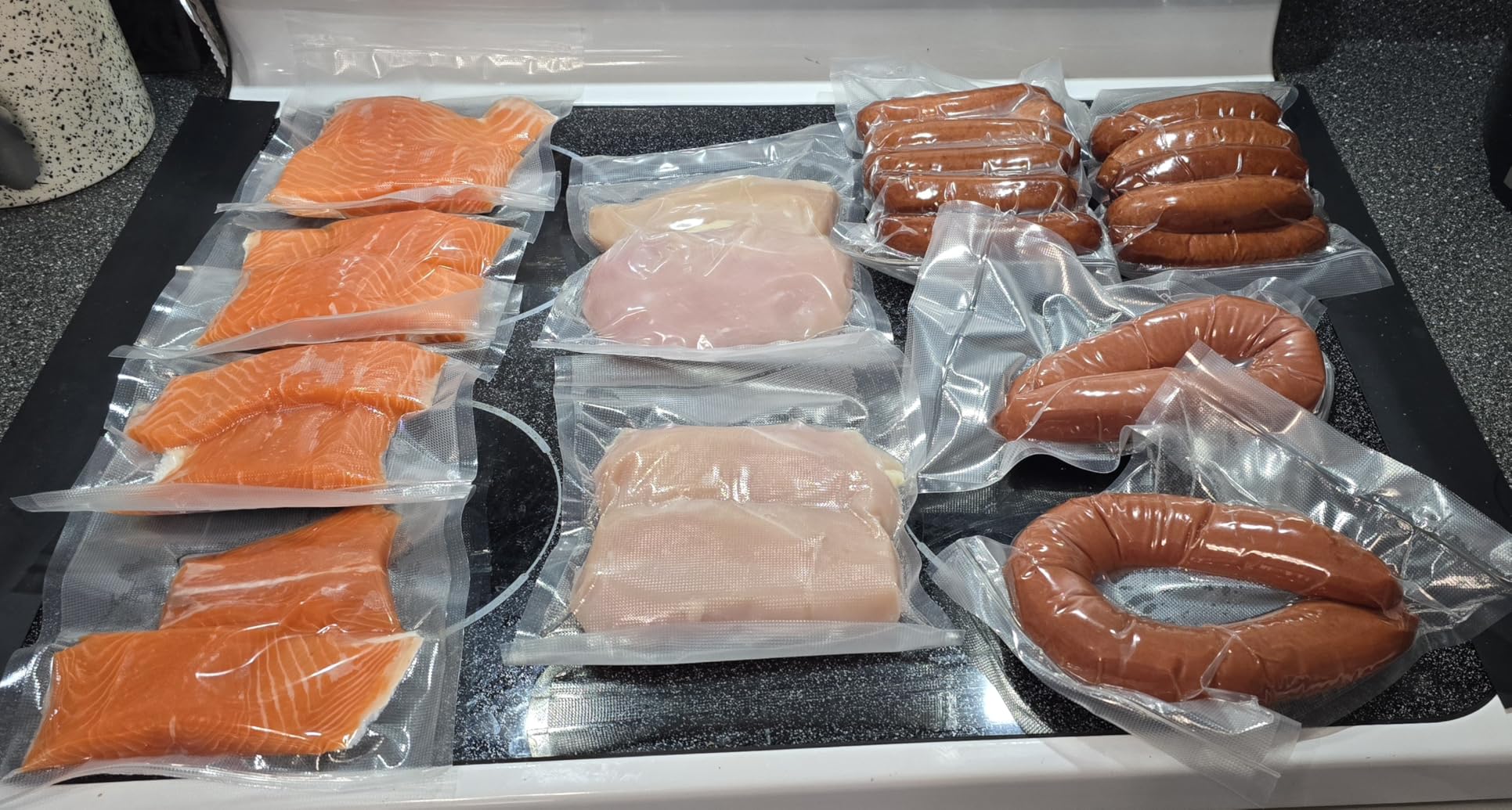 NutriChef Automatic Vacuum Air Sealing System for Food Preservation with Starter Kit, Compact Design, Lab Tested, Dry & Moist Food Modes with Led Indicator Lights, Black - Customer Photo 1