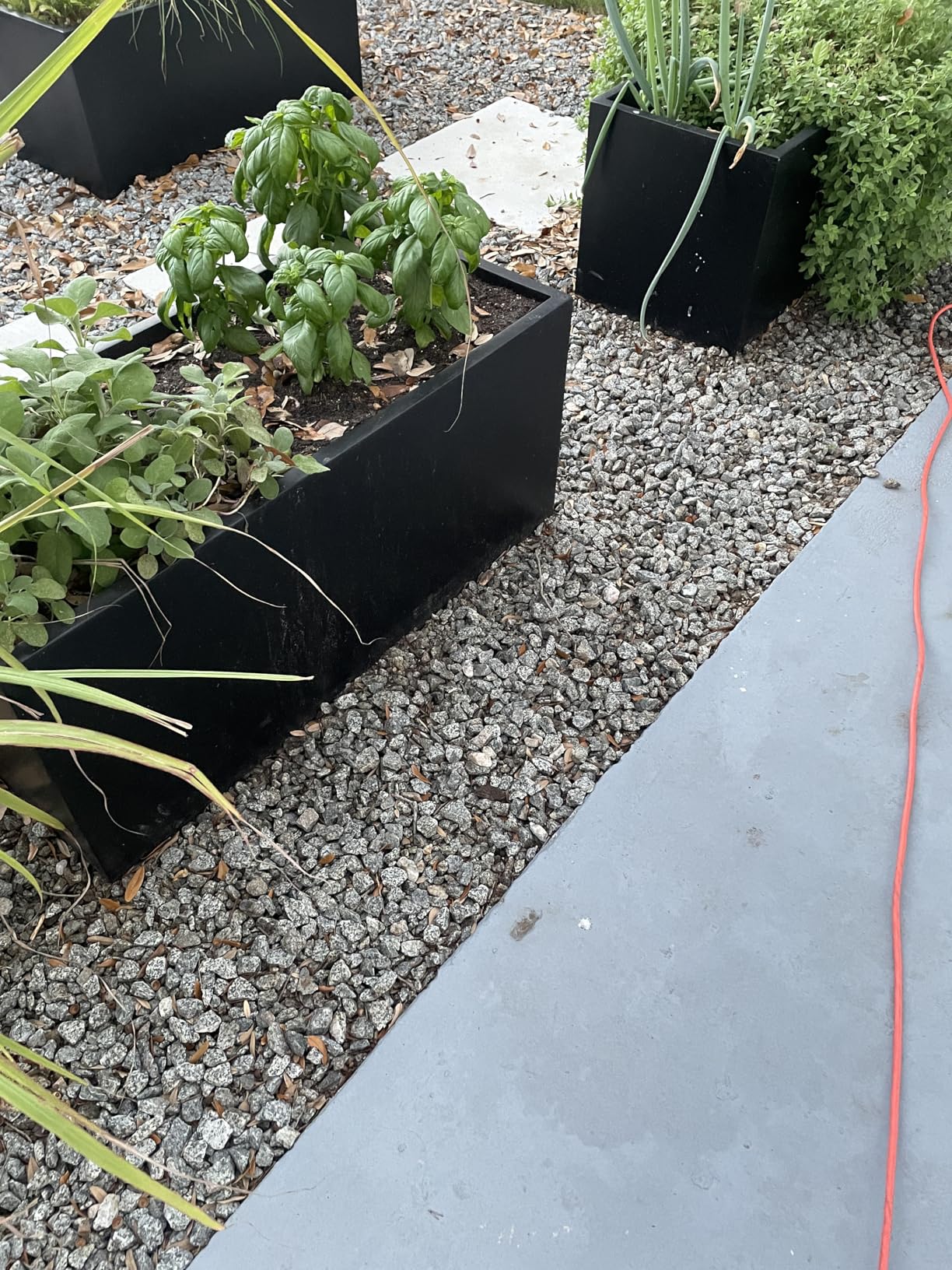 BLACK+DECKER Electric Leaf Blower, Leaf Vacuum and Mulcher 3 in 1, Backpack Blowers for Lawn Care,250 mph Airflow, 400 cfm Delivery Power, Reusable Bag Included, Corded (BEBL7000) - Customer Photo 2