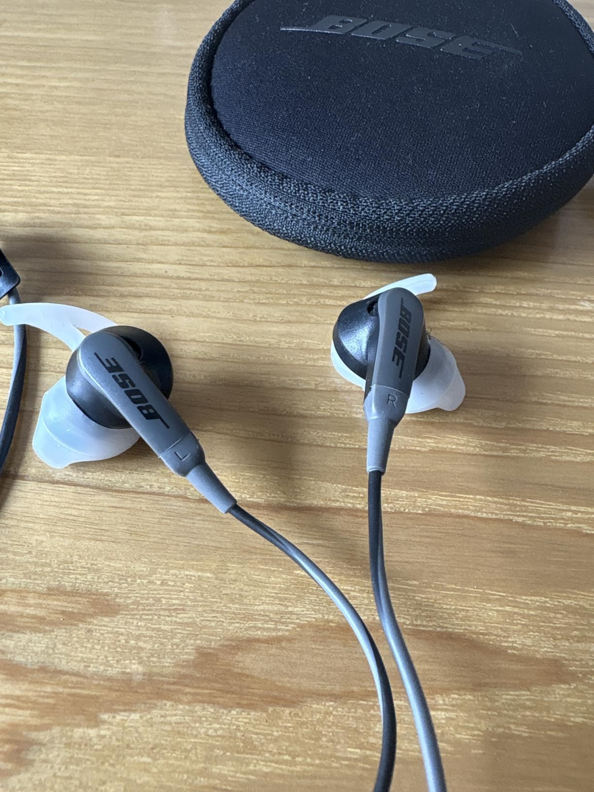 Bose SoundSport In-Ear Headphones For Apple Devices (741776-0010) - Charcoal (Renewed) - Customer Photo 1