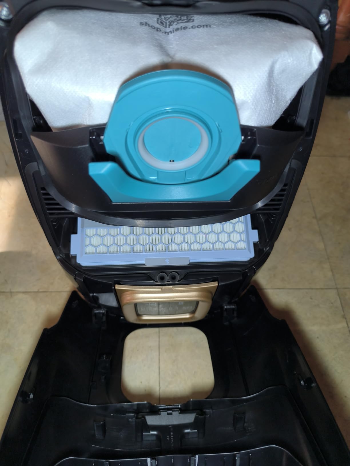 Miele Complete C3 Calima Bagged Canister Vacuum with Turbobrush Floorhead - Customer Photo 2
