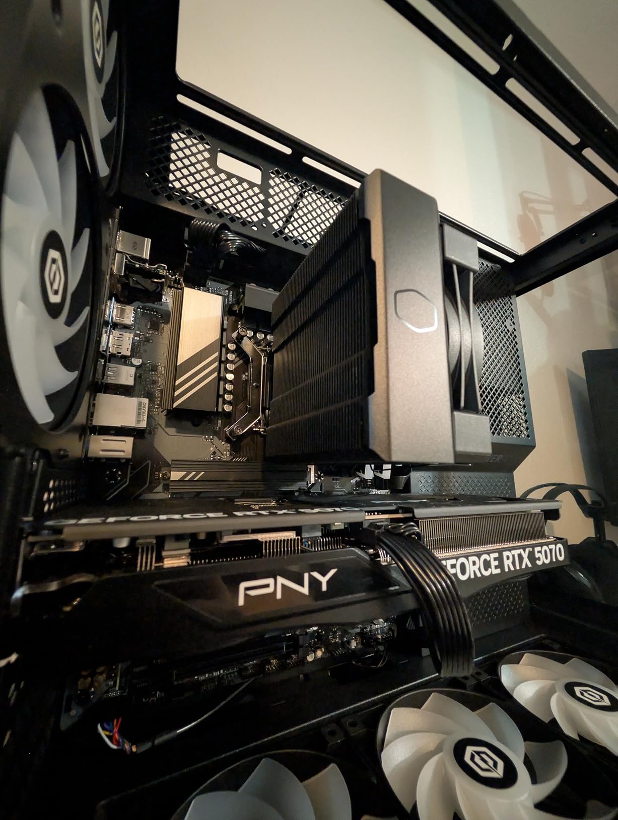 Cooler Master Hyper 212 Black CPU Air Cooler, SickleFlow 120 Edge PWM Fan, Aluminum Top Cover Customer Review Cooler Master Hyper 212 Black CPU Air Cooler, SickleFlow 120 Edge PWM Fan, Aluminum Top Cover - Customer Photo 1