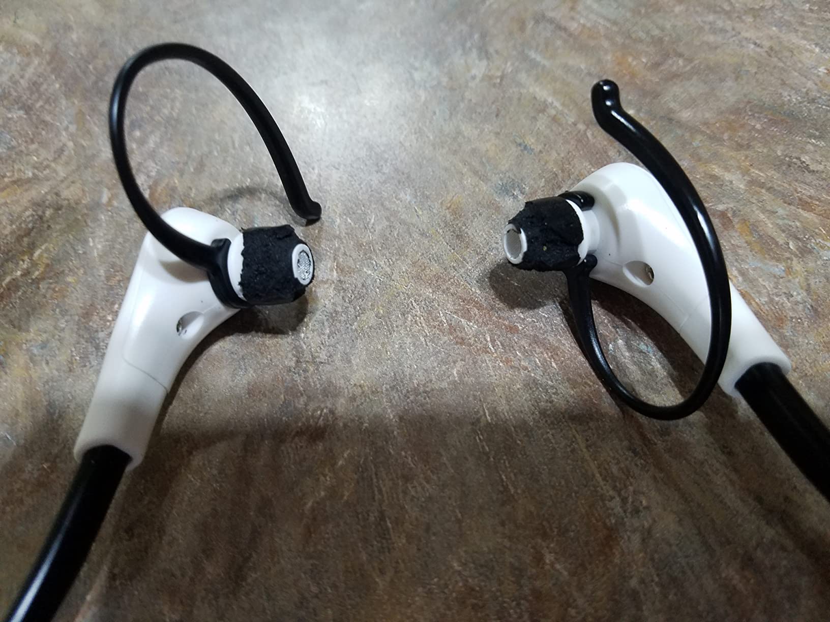 SIMOLIO Dual Wireless Headphones for TV Watching with Spare Battery for Seniors and The Elderly, Tone and Balance Control, Ambient Sound Listener, 164 ft Work Range, No Audio Delay, SM-824D2 Customer Review SIMOLIO Dual Wireless Headphones for TV Watching with Spare Battery for Seniors and The Elderly, Tone and Balance Control, Ambient Sound Listener, 164 ft Work Range, No Audio Delay, SM-824D2 - Customer Photo 1