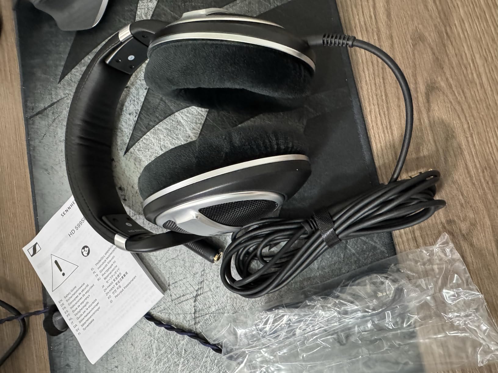Sennheiser HD 599 - Open Headphones, Special Edition, Black, Wired Customer Review Sennheiser HD 599 - Open Headphones, Special Edition, Black, Wired - Customer Photo 2