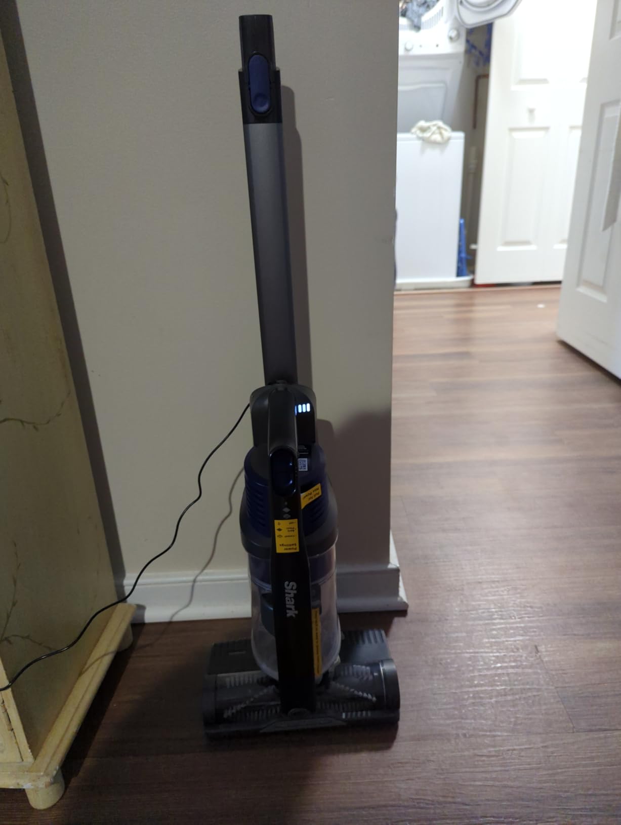 Shark Pet Cordless Vacuum Cleaner, LED Headlights, Removable Handheld Vacuum for Pet Hair, Crevice Tool & Pet Multi-Tool Included, 40min Runtime, For Carpet & Hard Floors, Grey, IX141 - Customer Photo 2