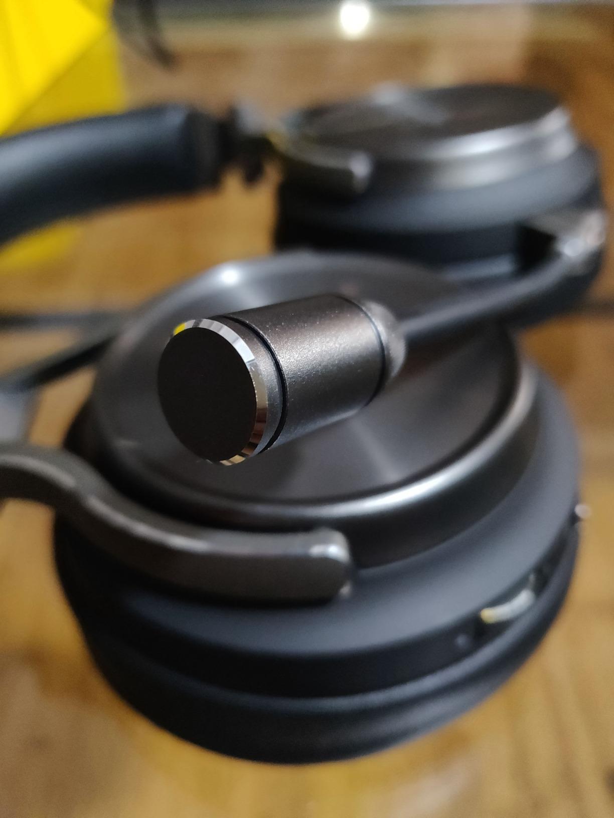 Corsair Virtuoso RGB Wireless SE Gaming Headset - High-Fidelity 7.1 Surround Sound with Broadcast Quality Microphone - Memory Foam Earcups - 20 Hour Battery Life Works w/ PC, MacOS, PS5 - Gunmetal Customer Review Corsair Virtuoso RGB Wireless SE Gaming Headset - High-Fidelity 7.1 Surround Sound with Broadcast Quality Microphone - Memory Foam Earcups - 20 Hour Battery Life Works w/ PC, MacOS, PS5 - Gunmetal - Customer Photo 1