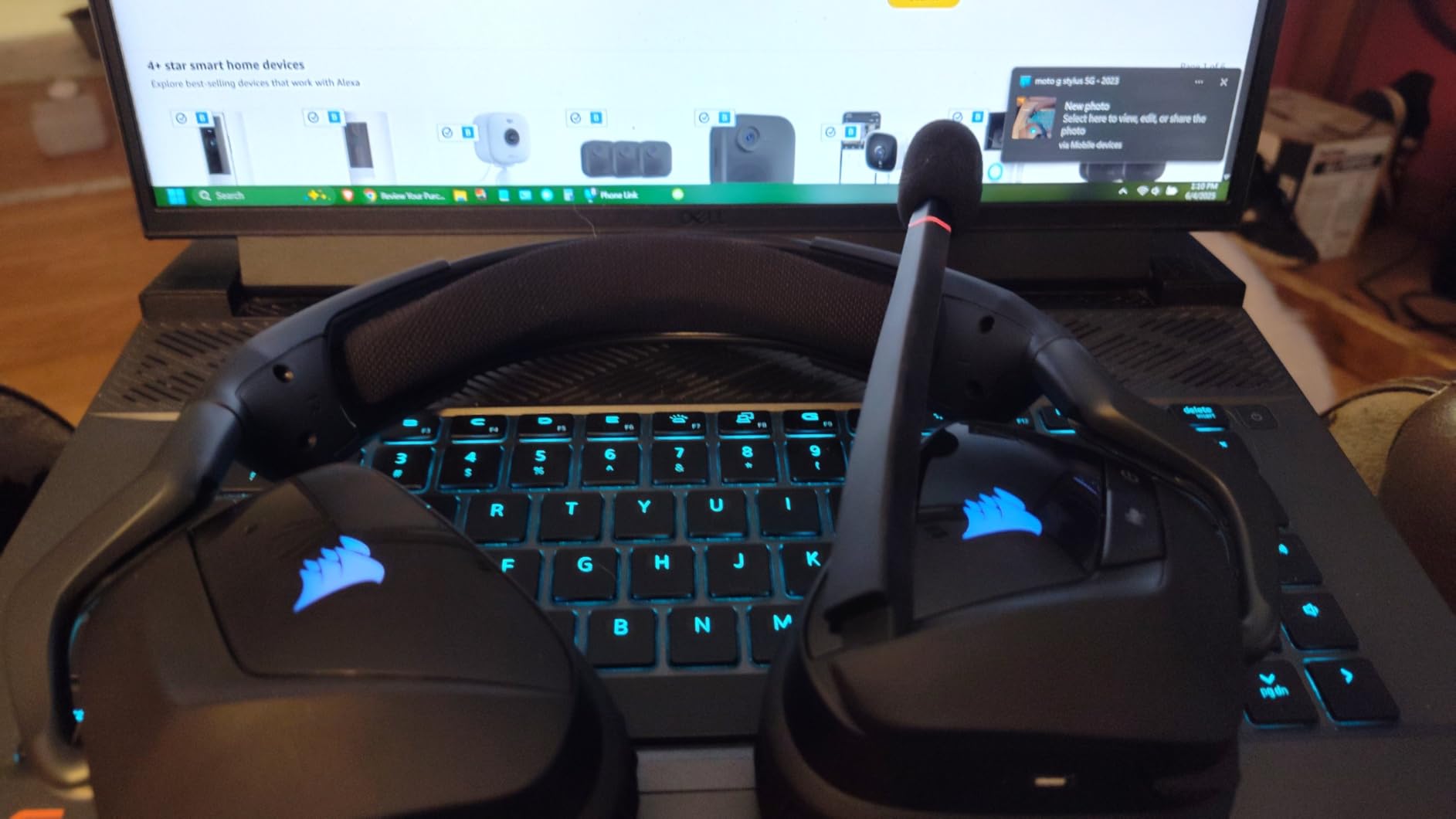 CORSAIR VOID RGB ELITE Wireless Gaming Headset – 7.1 Surround Sound – Omni-Directional Microphone – Microfiber Mesh Earpads – Up to 40ft Range – iCUE Compatible – PC, Mac, PS5, PS4 – Carbon Customer Review CORSAIR VOID RGB ELITE Wireless Gaming Headset – 7.1 Surround Sound – Omni-Directional Microphone – Microfiber Mesh Earpads – Up to 40ft Range – iCUE Compatible – PC, Mac, PS5, PS4 – Carbon - Customer Photo 2
