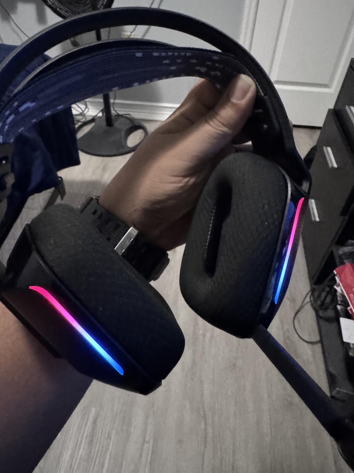 Logitech G733 Lightspeed Wireless Gaming Headset, Suspension Headband, Lightsync RGB, Blue VO!CE Mic, PRO-G Audio – Black, Gaming Headset Wireless, PC, PS5, PS4, Switch Compatible - Customer Photo 1