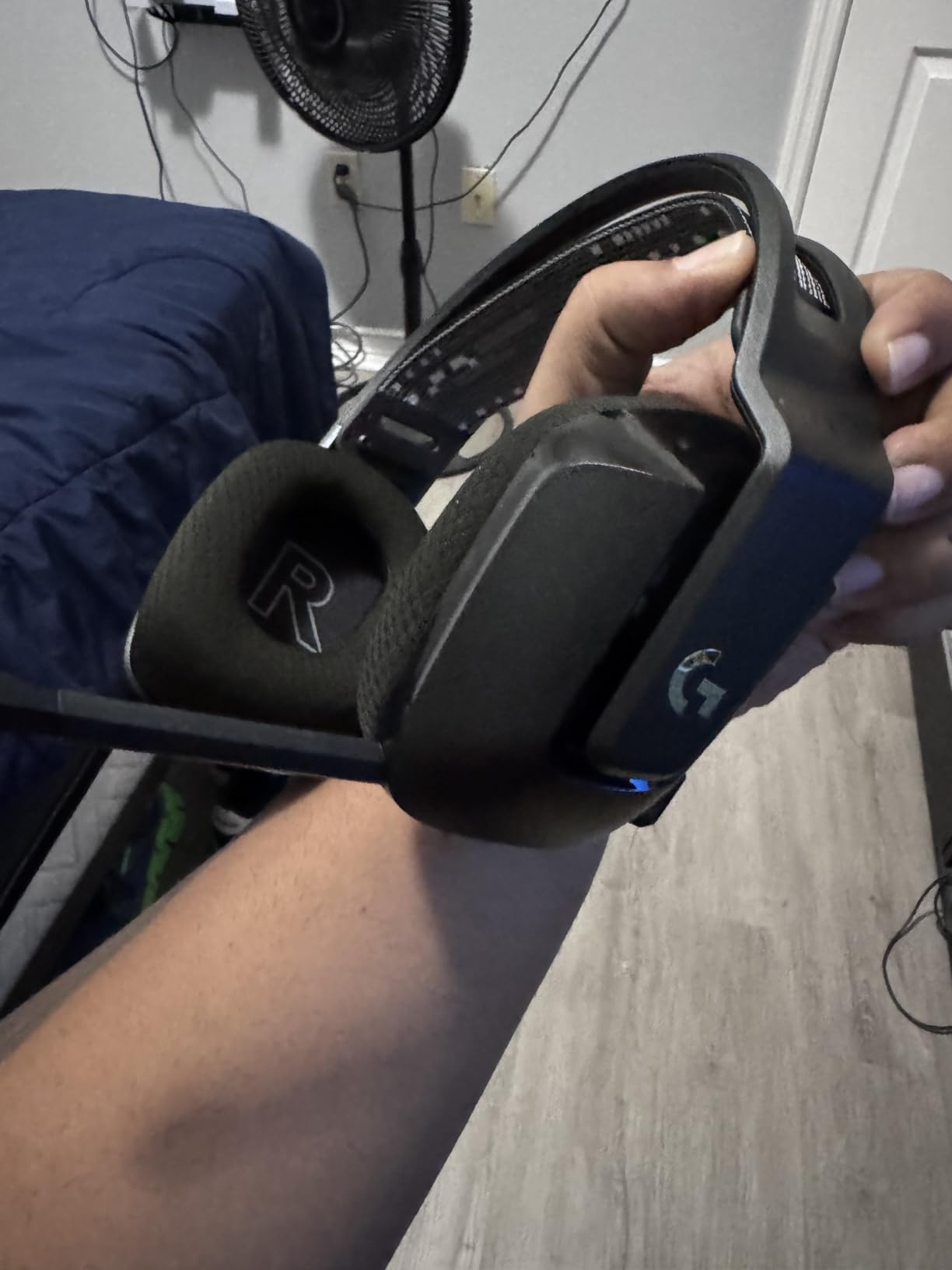 Logitech G733 Lightspeed Wireless Gaming Headset, Suspension Headband, Lightsync RGB, Blue VO!CE Mic, PRO-G Audio – Black, Gaming Headset Wireless, PC, PS5, PS4, Switch Compatible - Customer Photo 2