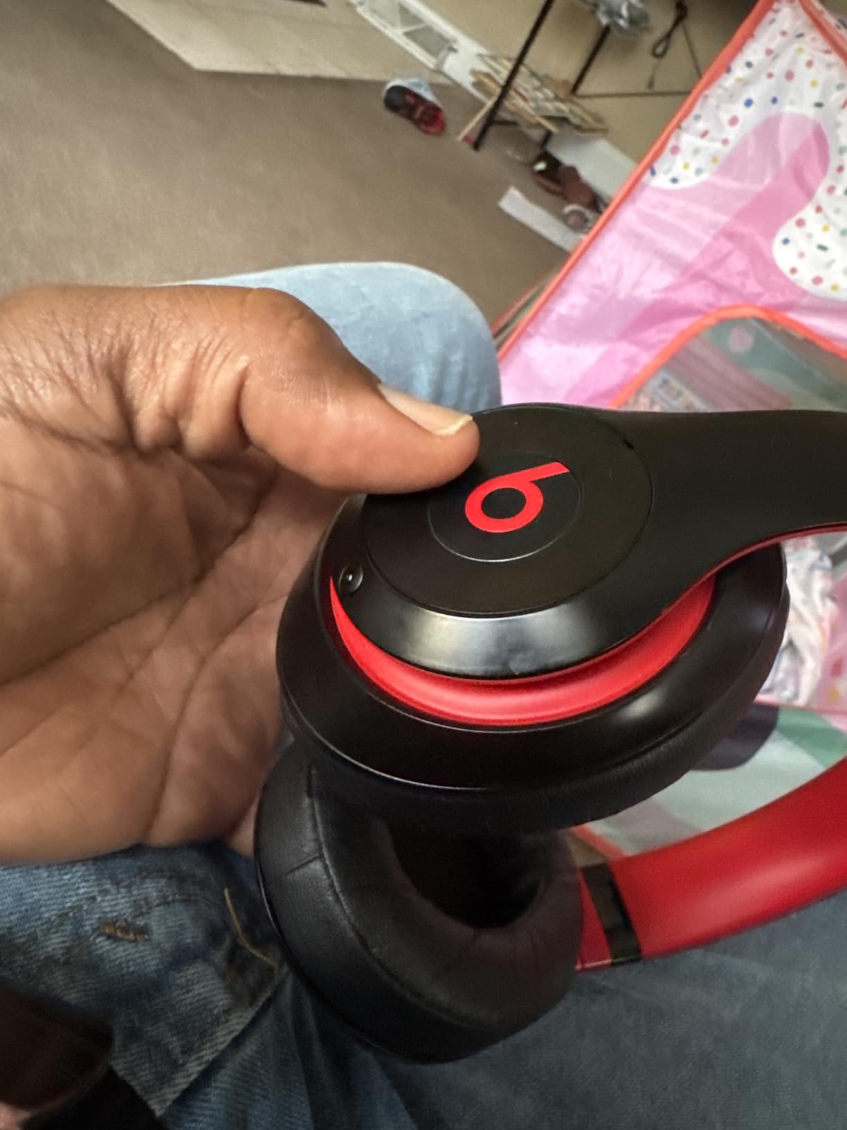 Beats Studio3 Wireless Noise Cancelling Over-Ear Headphones - Apple W1 Headphone Chip, Class 1 Bluetooth, 22 Hours of Listening Time, Built-in Microphone - White Customer Review Beats Studio3 Wireless Noise Cancelling Over-Ear Headphones - Apple W1 Headphone Chip, Class 1 Bluetooth, 22 Hours of Listening Time, Built-in Microphone - White - Customer Photo 1