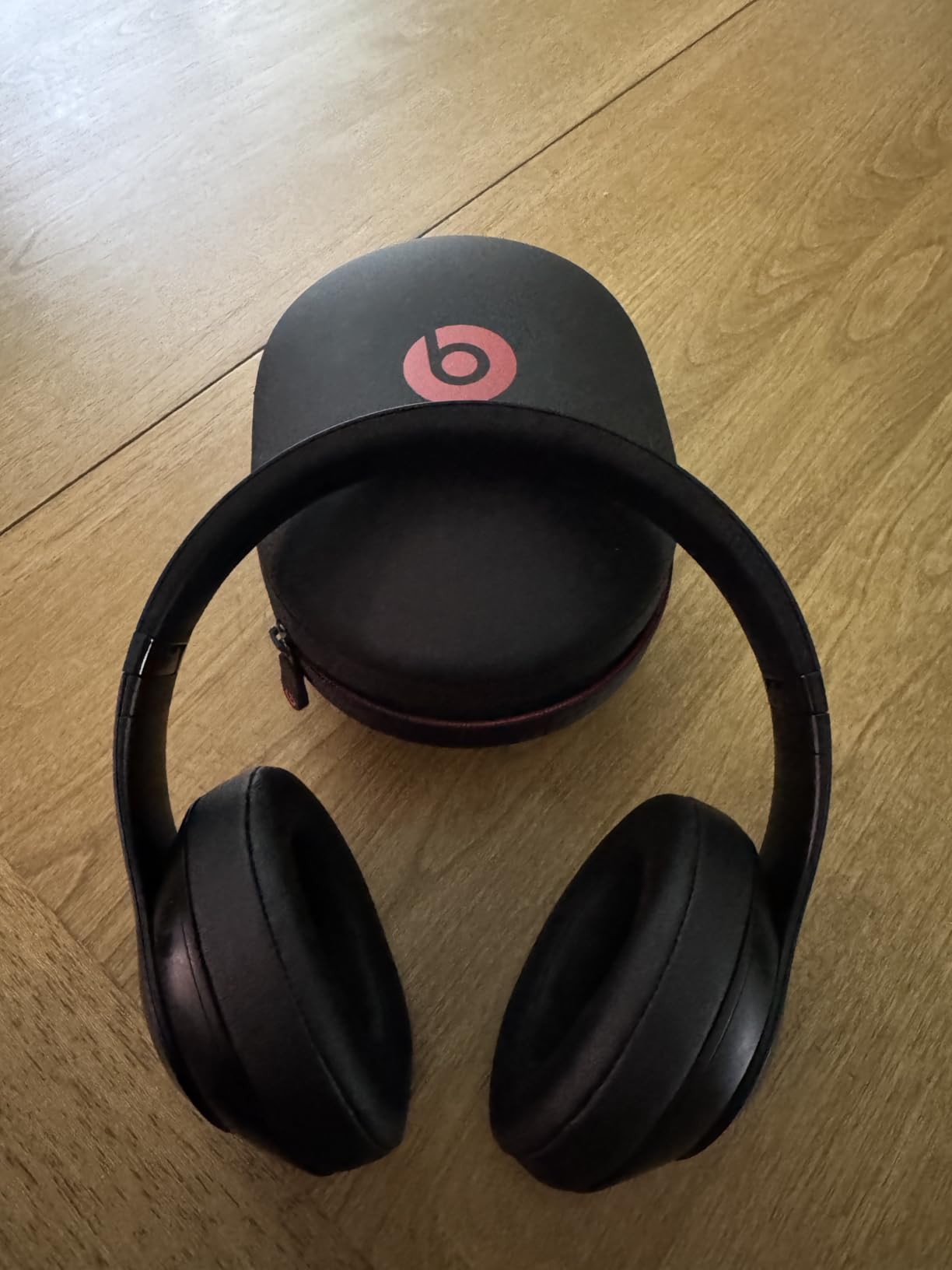 Beats Studio3 Wireless Noise Cancelling Over-Ear Headphones - Apple W1 Headphone Chip, Class 1 Bluetooth, 22 Hours of Listening Time, Built-in Microphone - White Customer Review Beats Studio3 Wireless Noise Cancelling Over-Ear Headphones - Apple W1 Headphone Chip, Class 1 Bluetooth, 22 Hours of Listening Time, Built-in Microphone - White - Customer Photo 2