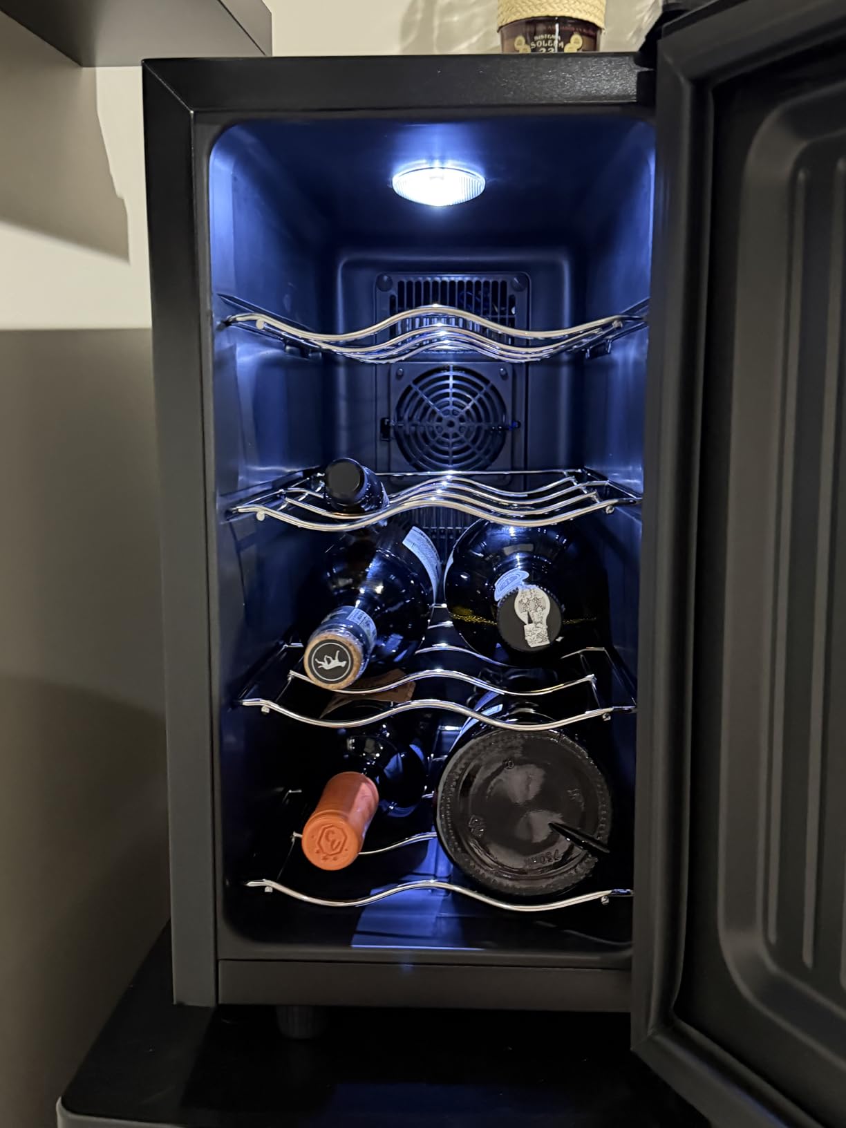BLACK+DECKER BD60026 Wine Cellar with LED Display (8-Bottle Capacity) Customer Review BLACK+DECKER BD60026 Wine Cellar with LED Display (8-Bottle Capacity) - Customer Photo 2
