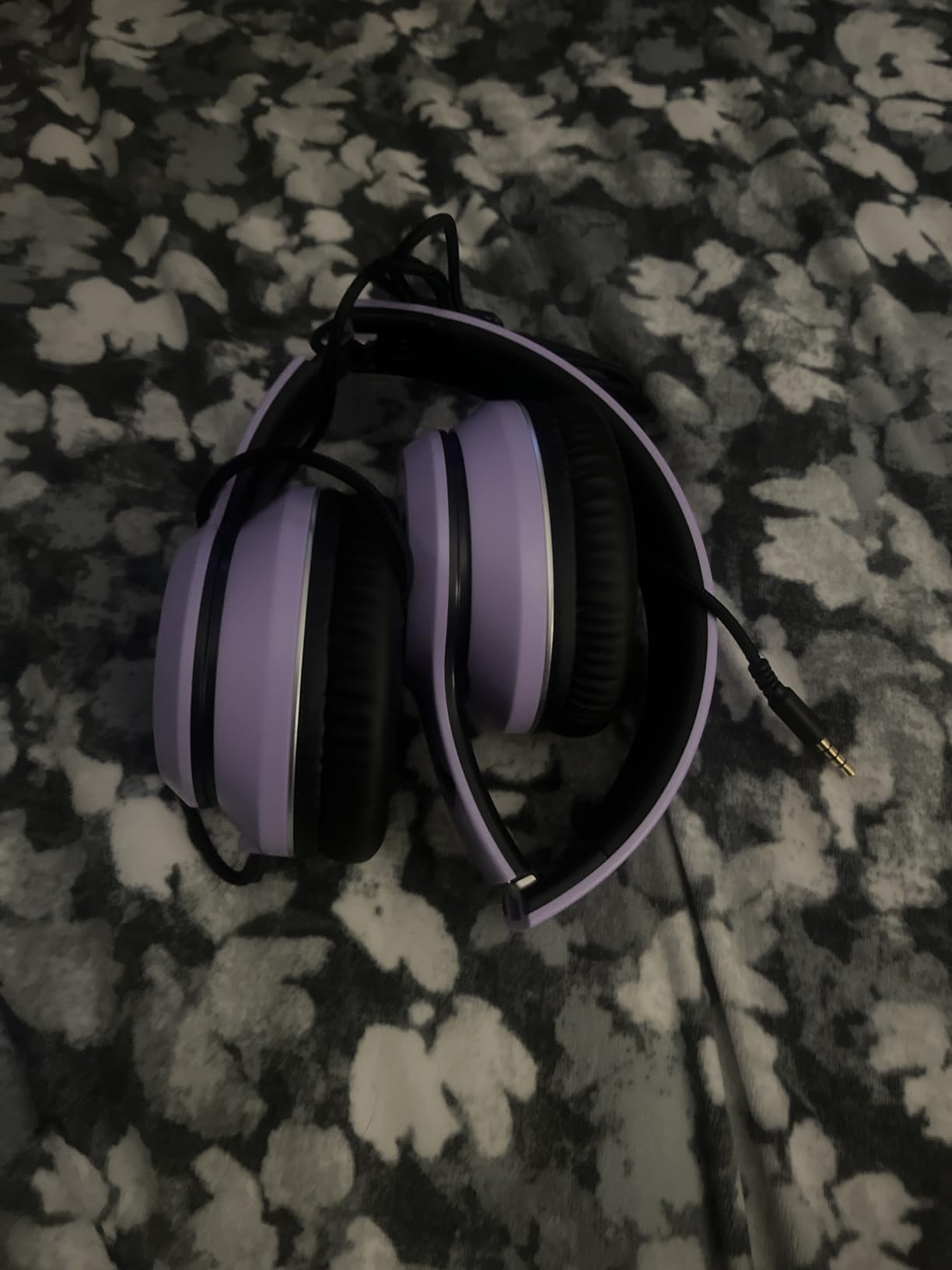 LORELEI X8 Over-Ear Wired Headphones with Microphone with 1.45m-Tangle-Free Nylon Line&3.5mm Plug,Lightweight Foldable & Portable Headphones for Smartphone,Tablet,Computer,Mp3/4(Dark Purple) - Customer Photo 1