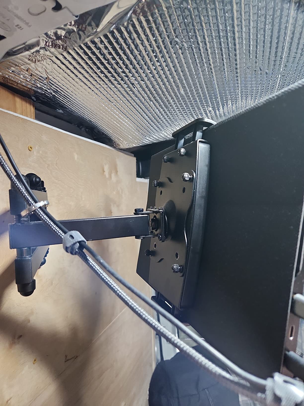 VIVO VESA Adapter Customer Review VIVO VESA Adapter - Customer Photo 1 - Propel RC