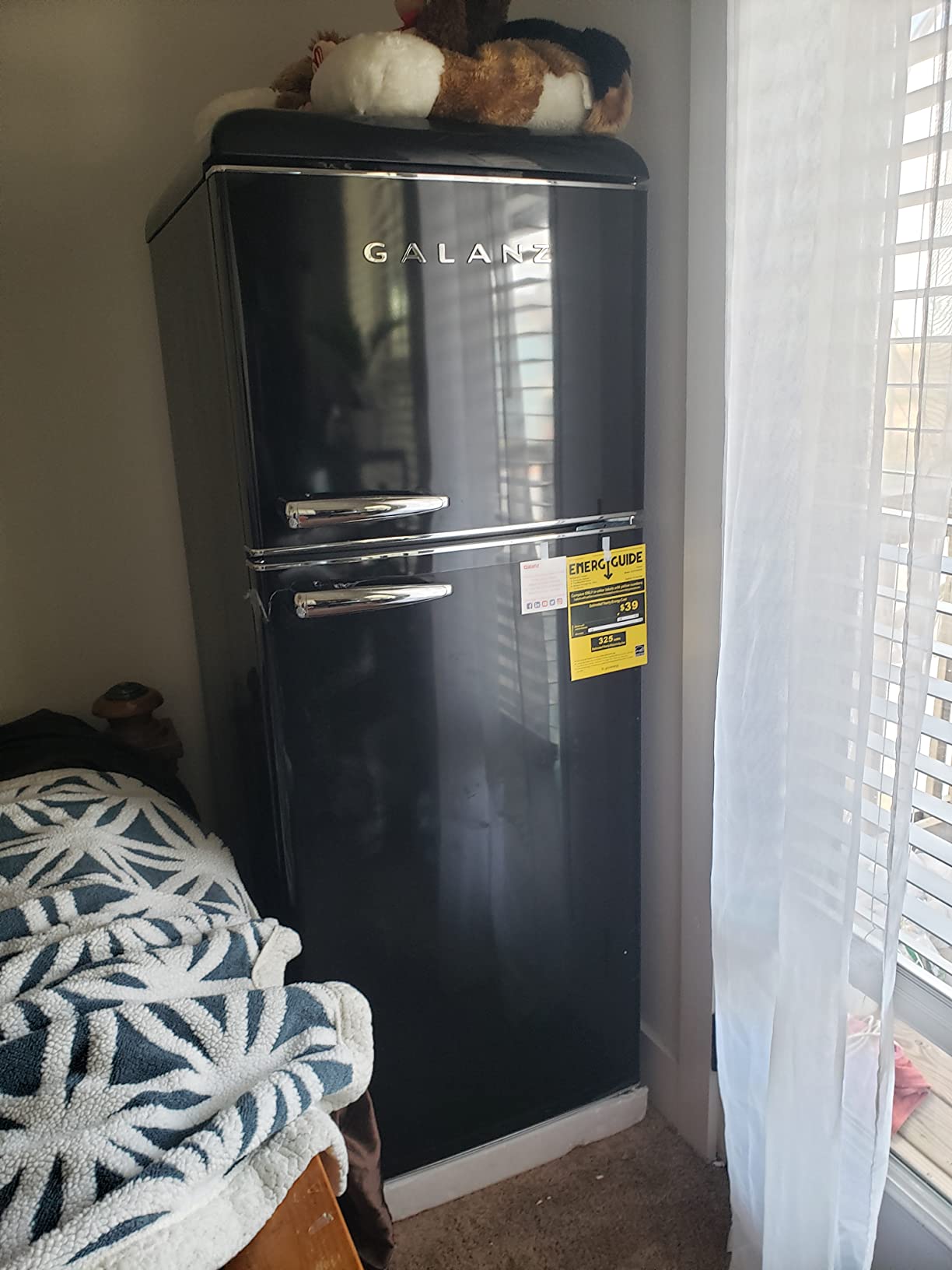 Galanz GLR74BRDR12 Retro Refrigerator with Bottom Mount Freezer Frost Free, Dual Door Fridge, Adjustable Electrical Thermostat Control, 7.4 Cu Ft, Red Customer Review Galanz GLR74BRDR12 Retro Refrigerator with Bottom Mount Freezer Frost Free, Dual Door Fridge, Adjustable Electrical Thermostat Control, 7.4 Cu Ft, Red - Customer Photo 1