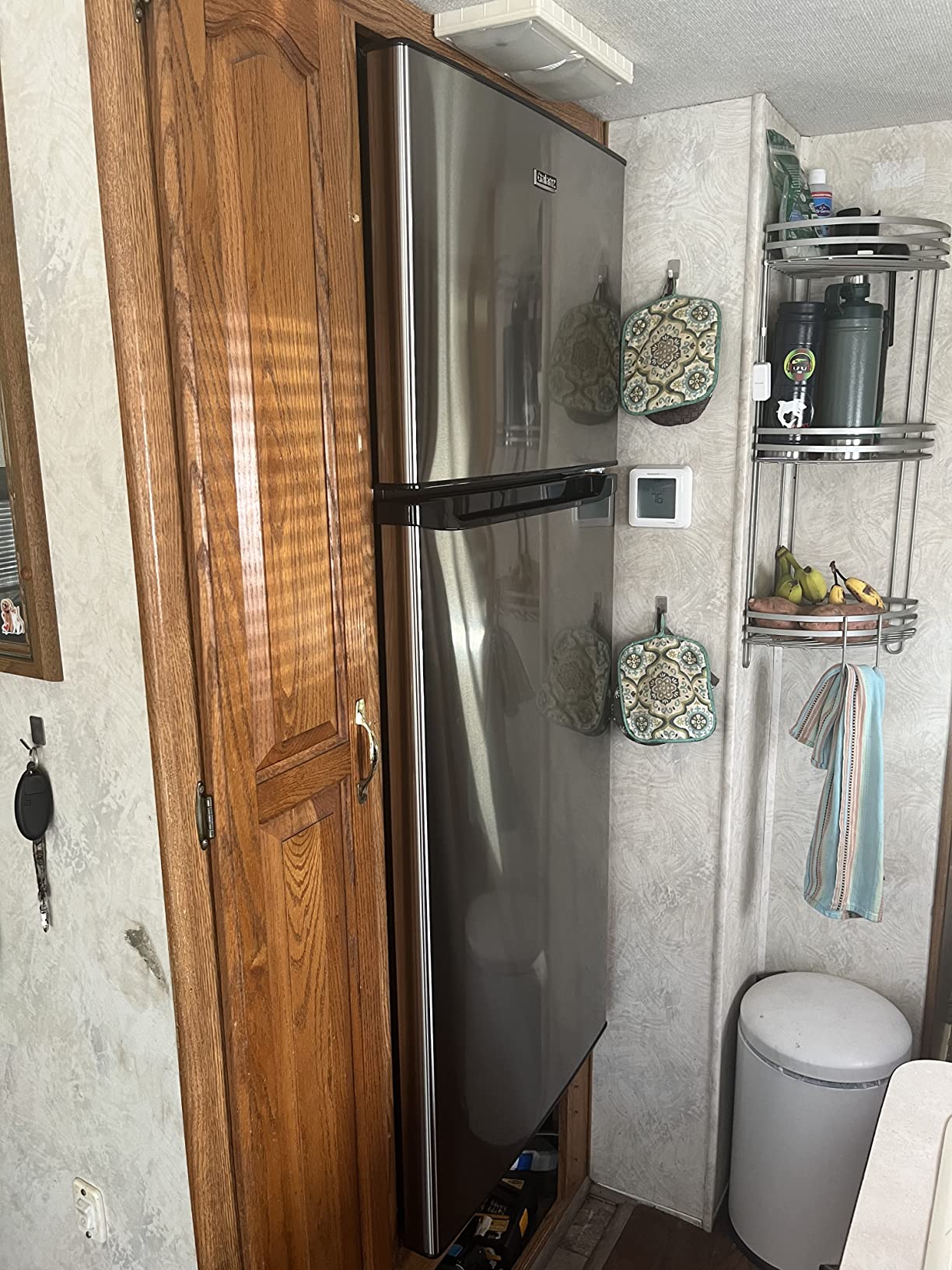 Galanz GLR74BS1E04 Retro Refrigerator with Bottom Mount Adjustable Mechanical Thermostat with Freezer, Versatile Door Storage, 7.4 Cu.Ft, Stainless Steel - Customer Photo 1