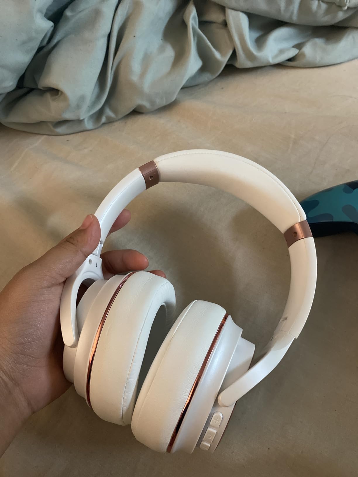Raycon Everyday Wireless Bluetooth Over Ear Headphones, with Active Noise Cancelling, Awareness Mode and Built in Microphone, IPX 4 Water Resistance, 38 Hours of Battery Life (Frost White) - Customer Photo 1