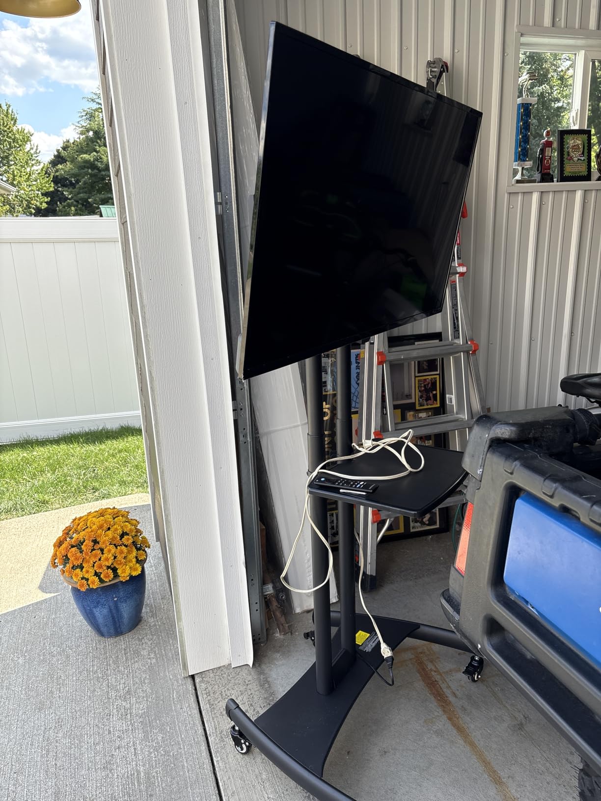 Perlegear Mobile TV Cart for 32-82 Inch Flat/Curved LED/LCD/OLED TVs Rolling TV Stand with Height Adjustable Shelf Max VESA 600x400mm up to 100lbs- Outdoor TV Stand Trolley with Wheels PGTVMC05-1 Customer Review Perlegear Mobile TV Cart for 32-82 Inch Flat/Curved LED/LCD/OLED TVs Rolling TV Stand with Height Adjustable Shelf Max VESA 600x400mm up to 100lbs- Outdoor TV Stand Trolley with Wheels PGTVMC05-1 - Customer Photo 1