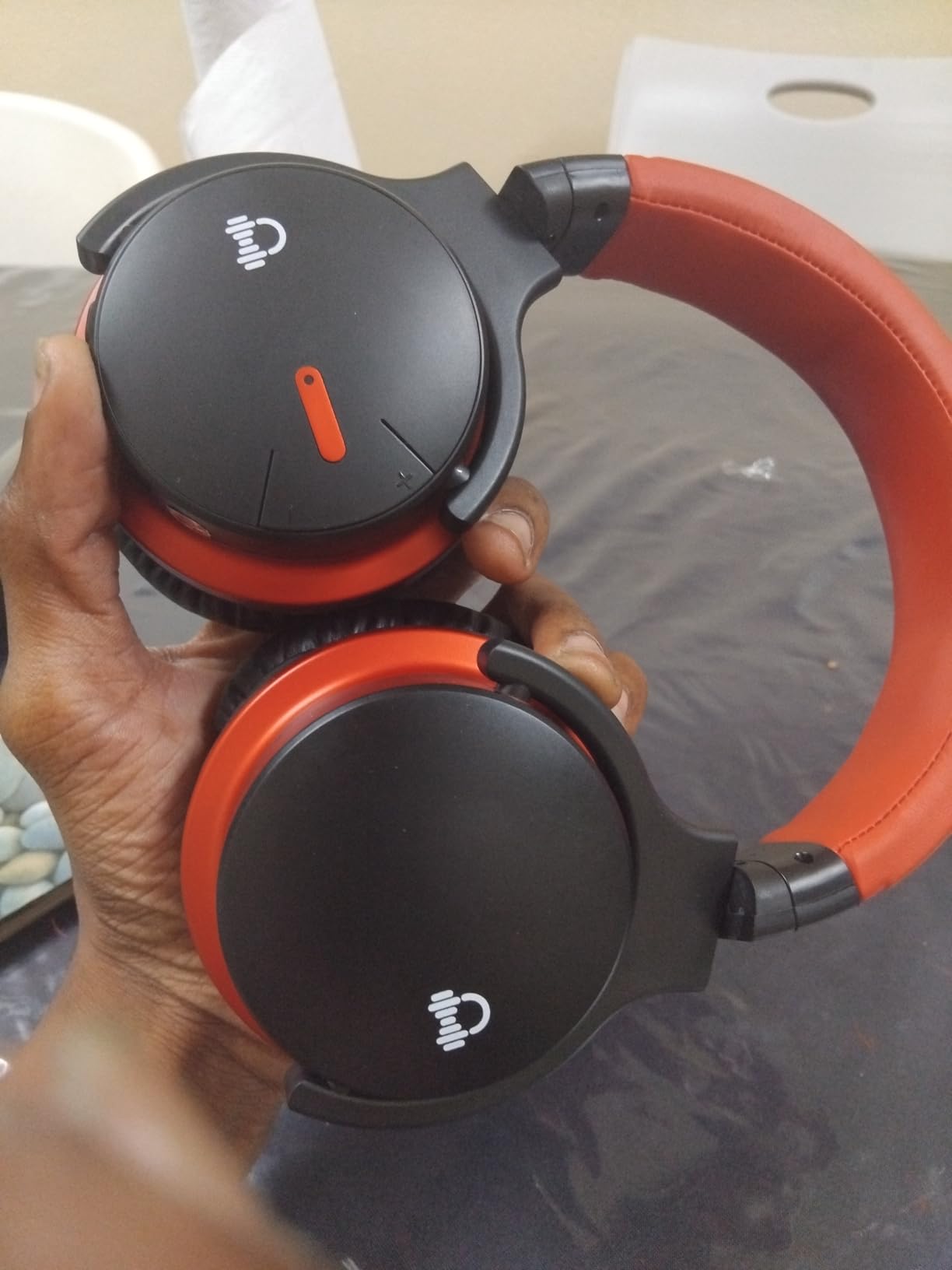MOVSSOU E7 Active Noise Cancelling Headphones with Upgraded HD Sound - Customer Photo 1