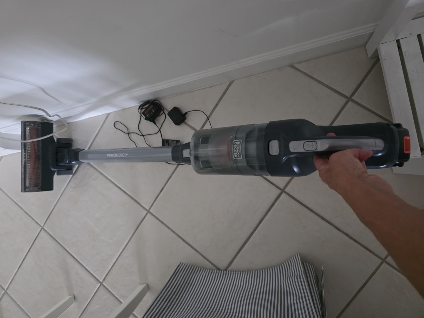 BLACK+DECKER POWERSERIES+ 20V MAX Cordless Vacuum Cleaner, Stick Vacuum Rechargeable with LED Floor Lights, Anti-Tangle Lightweight, Removable Battery (BHFEA18D1) Customer Review BLACK+DECKER POWERSERIES+ 20V MAX Cordless Vacuum Cleaner, Stick Vacuum Rechargeable with LED Floor Lights, Anti-Tangle Lightweight, Removable Battery (BHFEA18D1) - Customer Photo 1