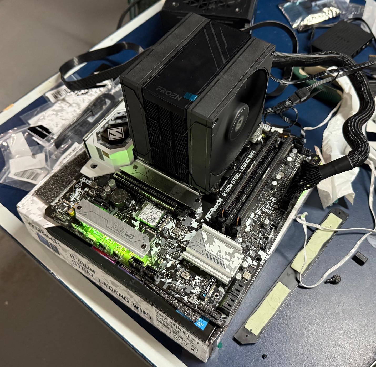 Intel Core i5-12600K Desktop Processor with Integrated Graphics and 10 (6P+4E) Cores up to 4.9 GHz - Customer Photo 2