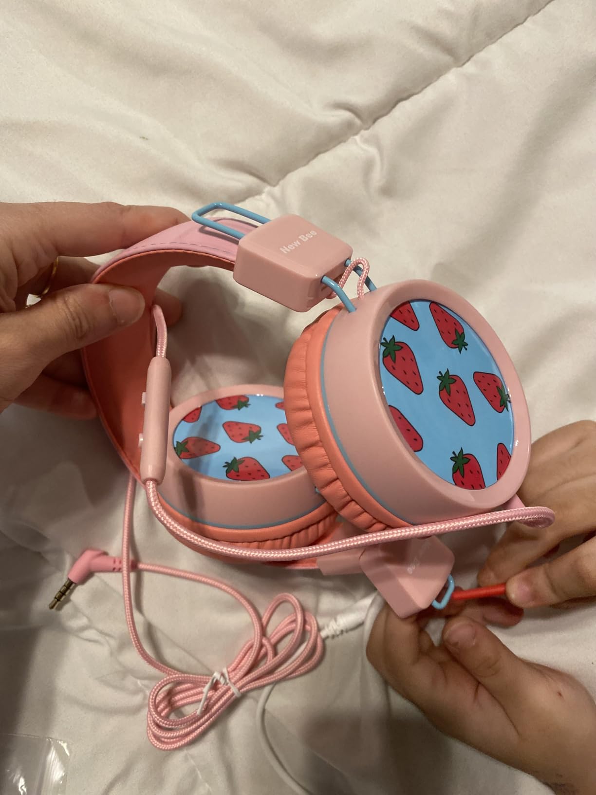 New bee Kids Headphones Wired for School with Microphone KH20 HD Stereo Safe Volume Limited 85dB/94dB Foldable Lightweight for Girl/Mac/Android/Kindle/Tablet/Pad (Pink) Customer Review New bee Kids Headphones Wired for School with Microphone KH20 HD Stereo Safe Volume Limited 85dB/94dB Foldable Lightweight for Girl/Mac/Android/Kindle/Tablet/Pad (Pink) - Customer Photo 1