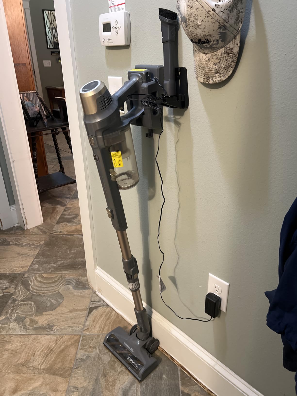Kenmore DS4095 Brushless Cordless Stick Vacuum with EasyReach Wand, Lightweight Cleaner 2-Speed Power Control, LED Headlight, Converts to Handheld for Hardwood Floors, Carpet & Pet Hair,Gold Customer Review Kenmore DS4095 Brushless Cordless Stick Vacuum with EasyReach Wand, Lightweight Cleaner 2-Speed Power Control, LED Headlight, Converts to Handheld for Hardwood Floors, Carpet & Pet Hair,Gold - Customer Photo 1
