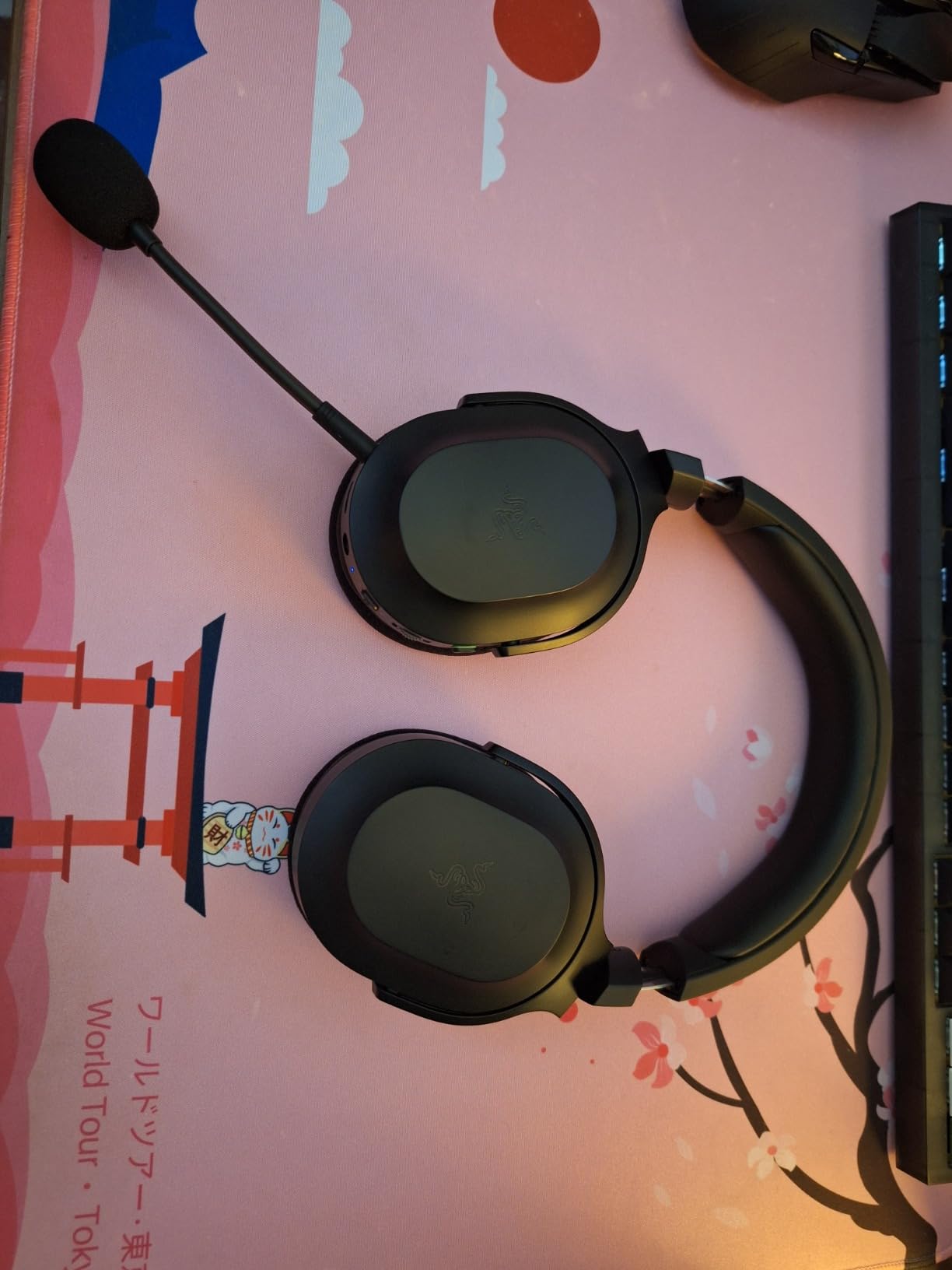 Razer Barracuda X Wireless Gaming & Mobile Headset (PC, PlayStation, Switch 2, Android, iOS): 2.4GHz Wireless + Bluetooth - Lightweight - 40mm Drivers - Detachable Mic - 50 Hr Battery - Quartz Pink Customer Review Razer Barracuda X Wireless Gaming & Mobile Headset (PC, PlayStation, Switch 2, Android, iOS): 2.4GHz Wireless + Bluetooth - Lightweight - 40mm Drivers - Detachable Mic - 50 Hr Battery - Quartz Pink - Customer Photo 1