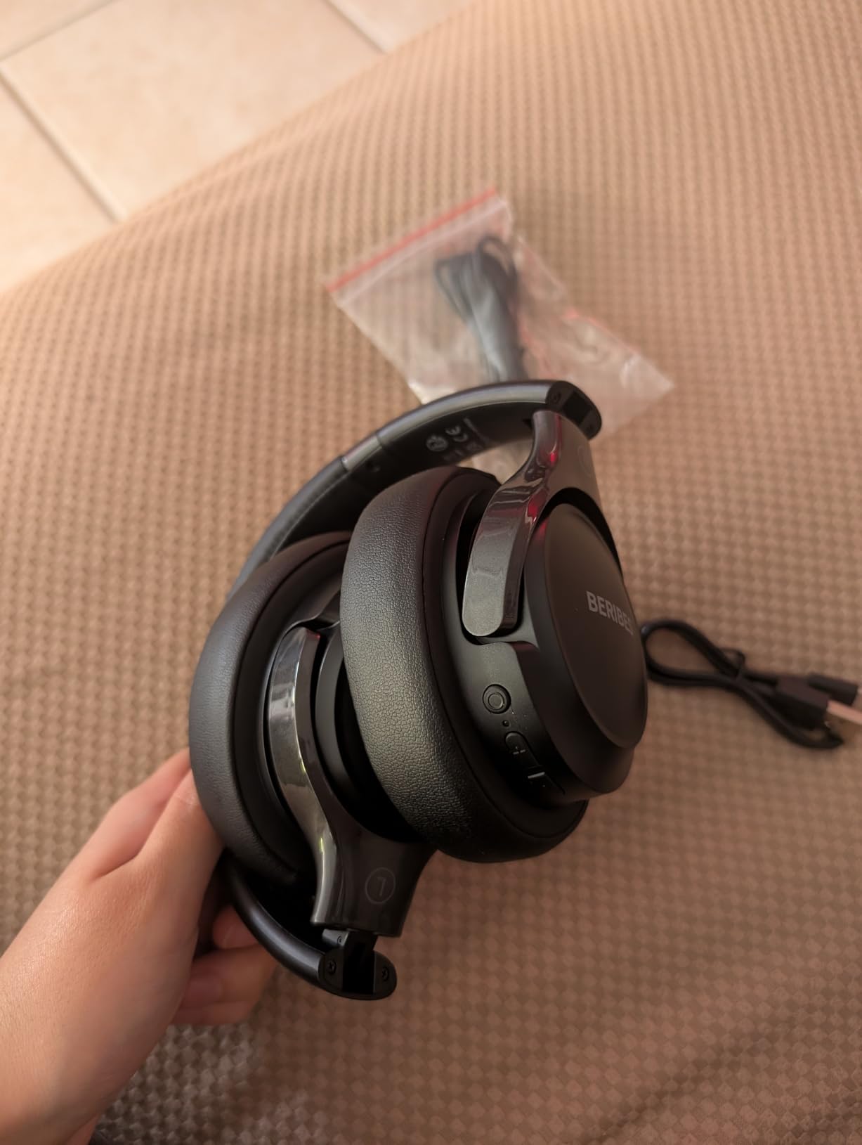 BERIBES Bluetooth Headphones Over Ear, 65H Playtime and 6 EQ Music Modes Wireless Headphones with Microphone, HiFi Stereo Foldable Lightweight Headsets, Deep Bass for Home Office Cellphone PC Ect. Customer Review BERIBES Bluetooth Headphones Over Ear, 65H Playtime and 6 EQ Music Modes Wireless Headphones with Microphone, HiFi Stereo Foldable Lightweight Headsets, Deep Bass for Home Office Cellphone PC Ect. - Customer Photo 2