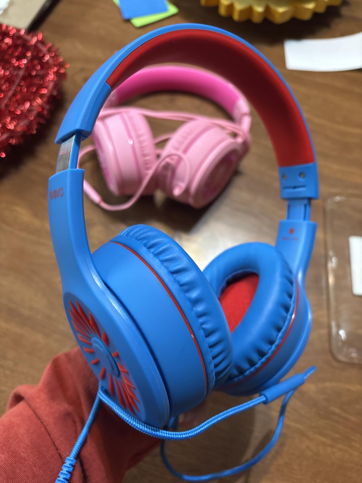 Wired Headphones with Microphone, K16 On-Ear Headphones for Kids with 3.5MM Jack, Foldable Stereo Bass Headset for Teens School Amazon Kindle, Chromebook, Tablet(Black Red) Customer Review Wired Headphones with Microphone, K16 On-Ear Headphones for Kids with 3.5MM Jack, Foldable Stereo Bass Headset for Teens School Amazon Kindle, Chromebook, Tablet(Black Red) - Customer Photo 1