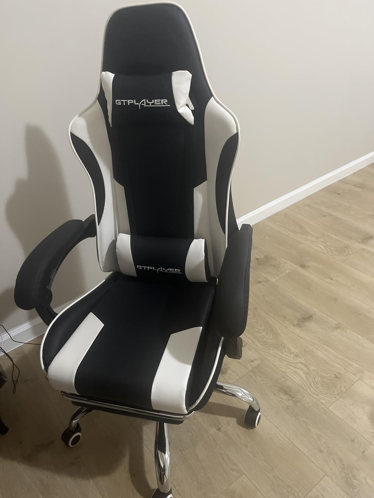 GTPLAYER Gaming Chair, Computer Chair with Footrest and Lumbar Support, Height Adjustable Game Chair with 360°-Swivel Seat and Headrest and for Office or Gaming (White) Customer Review GTPLAYER Gaming Chair, Computer Chair with Footrest and Lumbar Support, Height Adjustable Game Chair with 360°-Swivel Seat and Headrest and for Office or Gaming (White) - Customer Photo 2