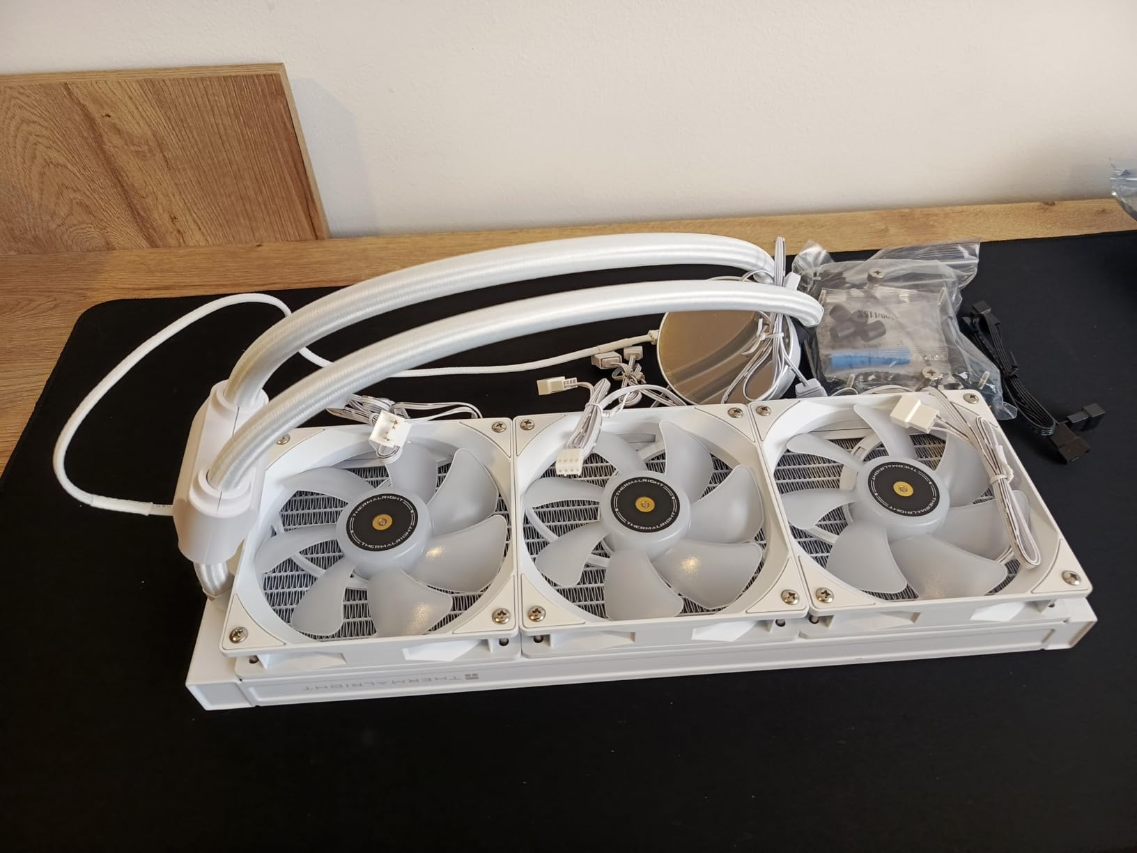 Thermalright Frozen Notte 360 White ARGB V2 Water Cooling CPU Cooler, 360 Specification CPU Liquid Cooler,3 PWM Fans, S-FDB Bearings, Suitable for AMD:AM4/AM5, Intel LGA 1851/1700/115X/1200/2011 - Customer Photo 1