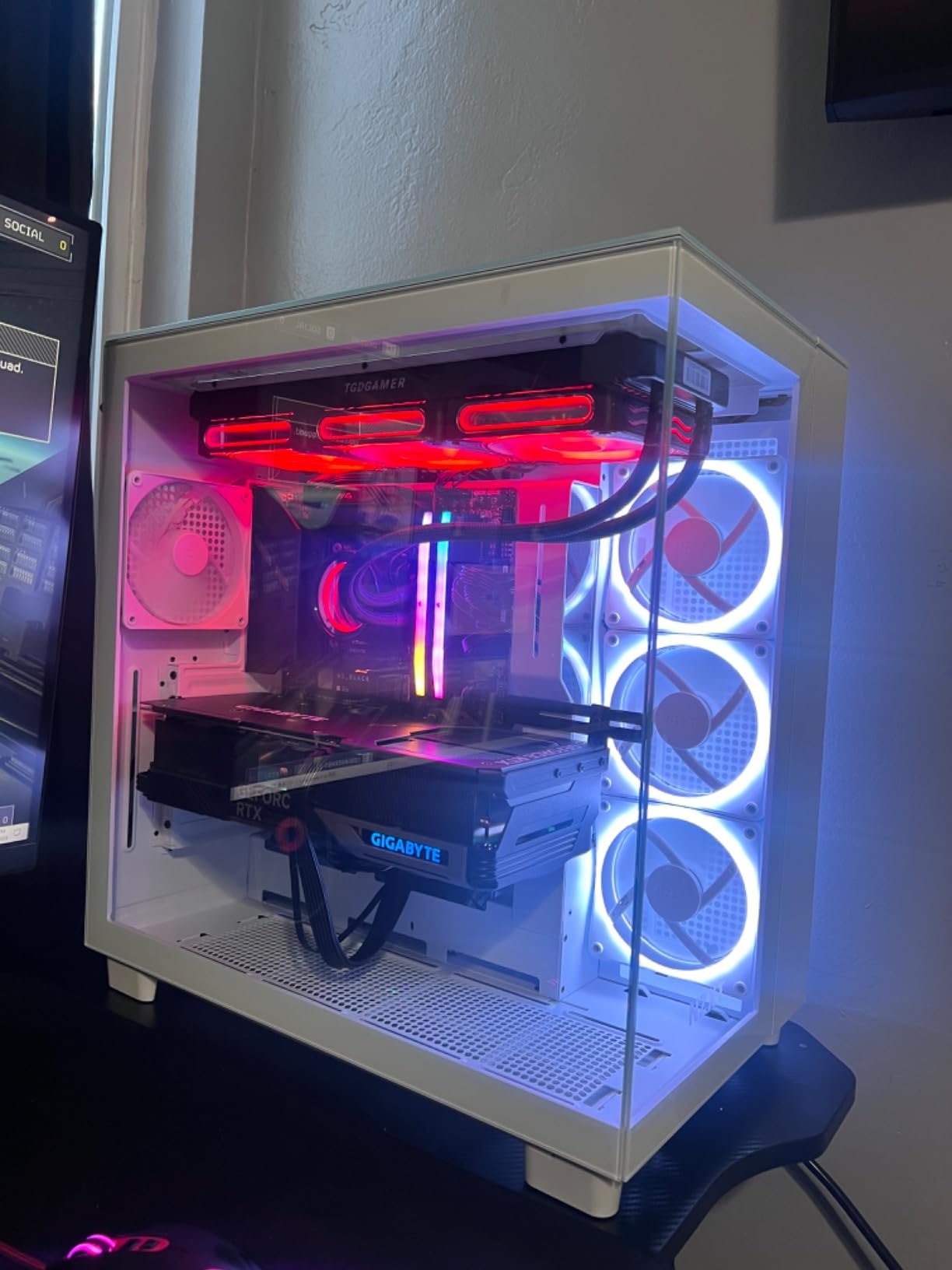 GIGABYTE GeForce RTX 4090 Gaming OC 24G Graphics Card, 3X WINDFORCE Fans, 24GB 384-bit GDDR6X, GV-N4090GAMING OC-24GD Video Card Customer Review GIGABYTE GeForce RTX 4090 Gaming OC 24G Graphics Card, 3X WINDFORCE Fans, 24GB 384-bit GDDR6X, GV-N4090GAMING OC-24GD Video Card - Customer Photo 2