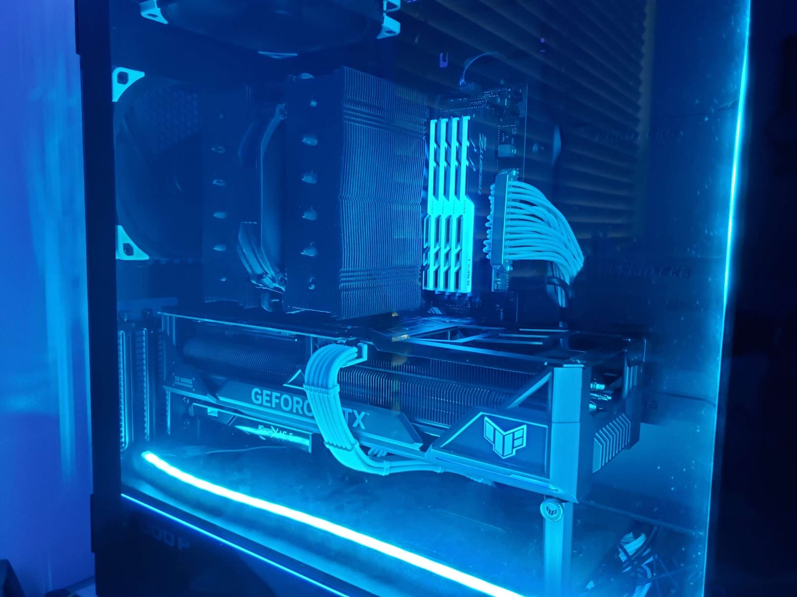 ASUS TUF GeForce RTX® 4090 OC Edition Gaming Graphics Card (PCIe 4.0, 24GB GDDR6X, HDMI 2.1a, DisplayPort 1.4a) - Customer Photo 2