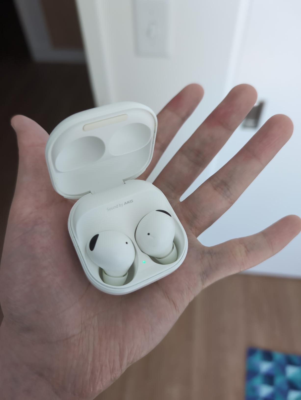 SAMSUNG Galaxy Buds 2 Pro True Wireless Bluetooth Earbuds w/ Noise Cancelling, Hi-Fi Sound, 360 Audio, Comfort Ear Fit, HD Voice, Conversation Mode, IPX7 Water Resistant, Graphite (Renewed) Customer Review SAMSUNG Galaxy Buds 2 Pro True Wireless Bluetooth Earbuds w/ Noise Cancelling, Hi-Fi Sound, 360 Audio, Comfort Ear Fit, HD Voice, Conversation Mode, IPX7 Water Resistant, Graphite (Renewed) - Customer Photo 1