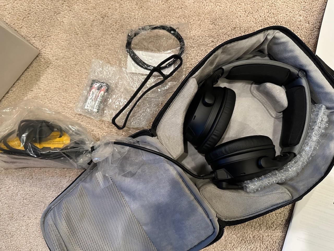 Beats Studio3 Wireless Noise Cancelling Over-Ear Headphones Customer Review Beats Studio3 Wireless Noise Cancelling Over-Ear Headphones - Customer Photo 1