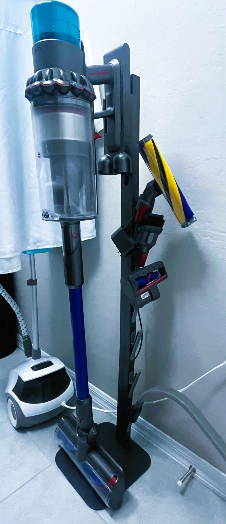 Dyson Gen5detect Cordless Vacuum, 280AW, 3 Power Modes, Up to 70 Minutes, Illumination Reveals dust, HEPA Filtration, All Floor Types customer photo 1