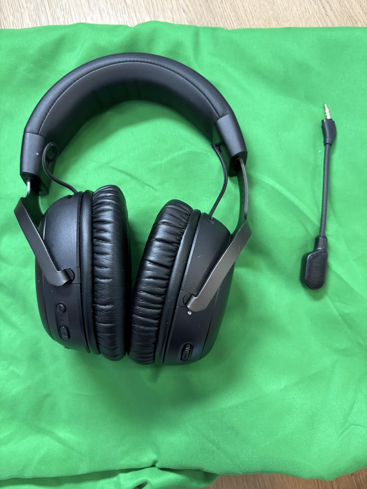 HyperX Cloud III – Wired Gaming Headset, PC, PS5, Xbox Series X|S, Angled 53mm Drivers, DTS Spatial Audio, Memory Foam, Durable Frame, Ultra-Clear 10mm Mic, USB-C, USB-A, 3.5mm – Black/Red - Customer Photo 2