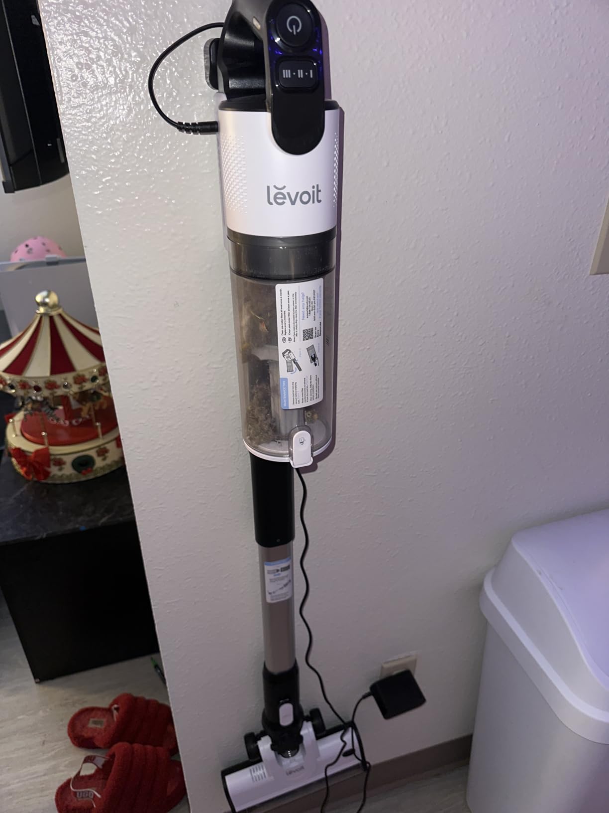 LEVOIT Cordless Vacuum Cleaner, Stick Vac with Tangle-Resistant Design, Up to 50 Minutes, Powerful Suction, Rechargeable, Lightweight, and Versatile for Carpet, Hard Floor, Pet Hair, LVAC-200 Customer Review LEVOIT Cordless Vacuum Cleaner, Stick Vac with Tangle-Resistant Design, Up to 50 Minutes, Powerful Suction, Rechargeable, Lightweight, and Versatile for Carpet, Hard Floor, Pet Hair, LVAC-200 - Customer Photo 3