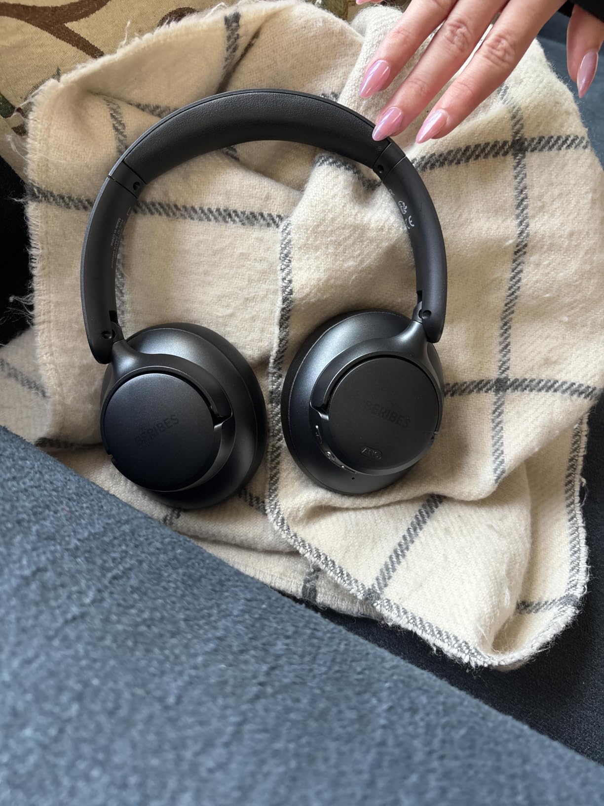 BERIBES Upgraded Hybrid Active Noise Cancelling Headphones with Transparent Modes,70H Playtime Bluetooth Headphones Wireless Bluetooth with Mic, Deep Bass,3.5MM Cable,Soft-Earpads,Fast Charging-Black Customer Review BERIBES Upgraded Hybrid Active Noise Cancelling Headphones with Transparent Modes,70H Playtime Bluetooth Headphones Wireless Bluetooth with Mic, Deep Bass,3.5MM Cable,Soft-Earpads,Fast Charging-Black - Customer Photo 2