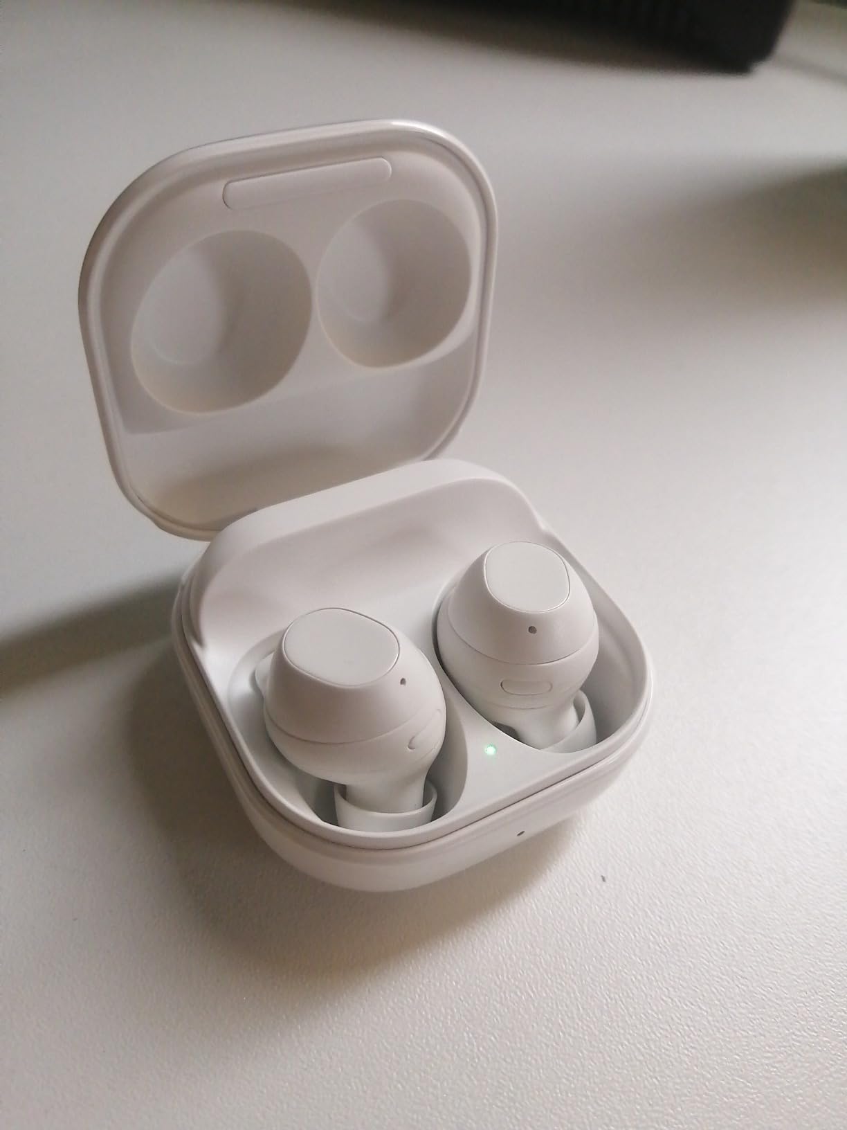 SAMSUNG Galaxy Buds Fan Edition(FE) SM-R400, Active Noise-Cancelling, Wireless Bluetooth v5.2 Earbuds, Android 8.0 and Up - (White) Customer Review SAMSUNG Galaxy Buds Fan Edition(FE) SM-R400, Active Noise-Cancelling, Wireless Bluetooth v5.2 Earbuds, Android 8.0 and Up - (White) - Customer Photo 1