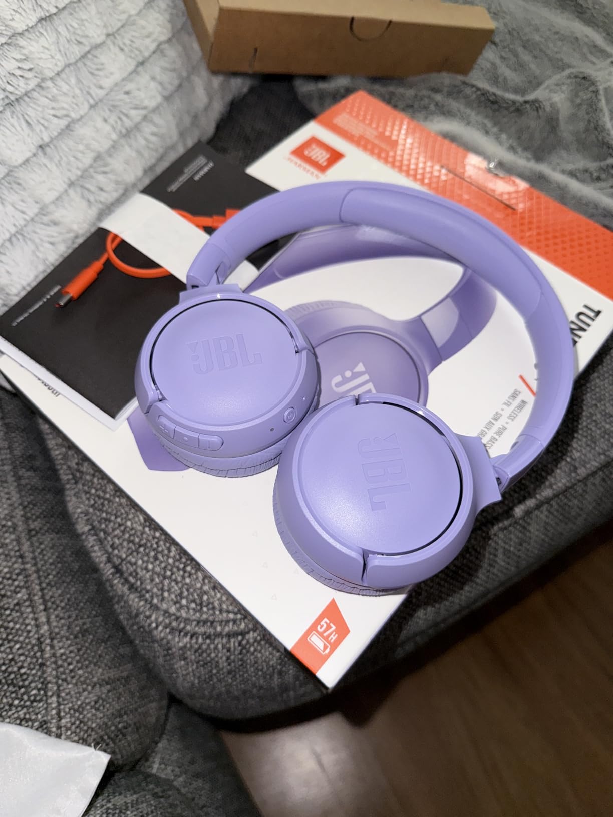 JBL Tune 520BT - Wireless On-Ear Headphones, Up to 57H Battery Life and Speed Charge, Lightweight, Comfortable and Foldable Design, Hands-Free Calls with Voice Aware (Purple) - Customer Photo 1